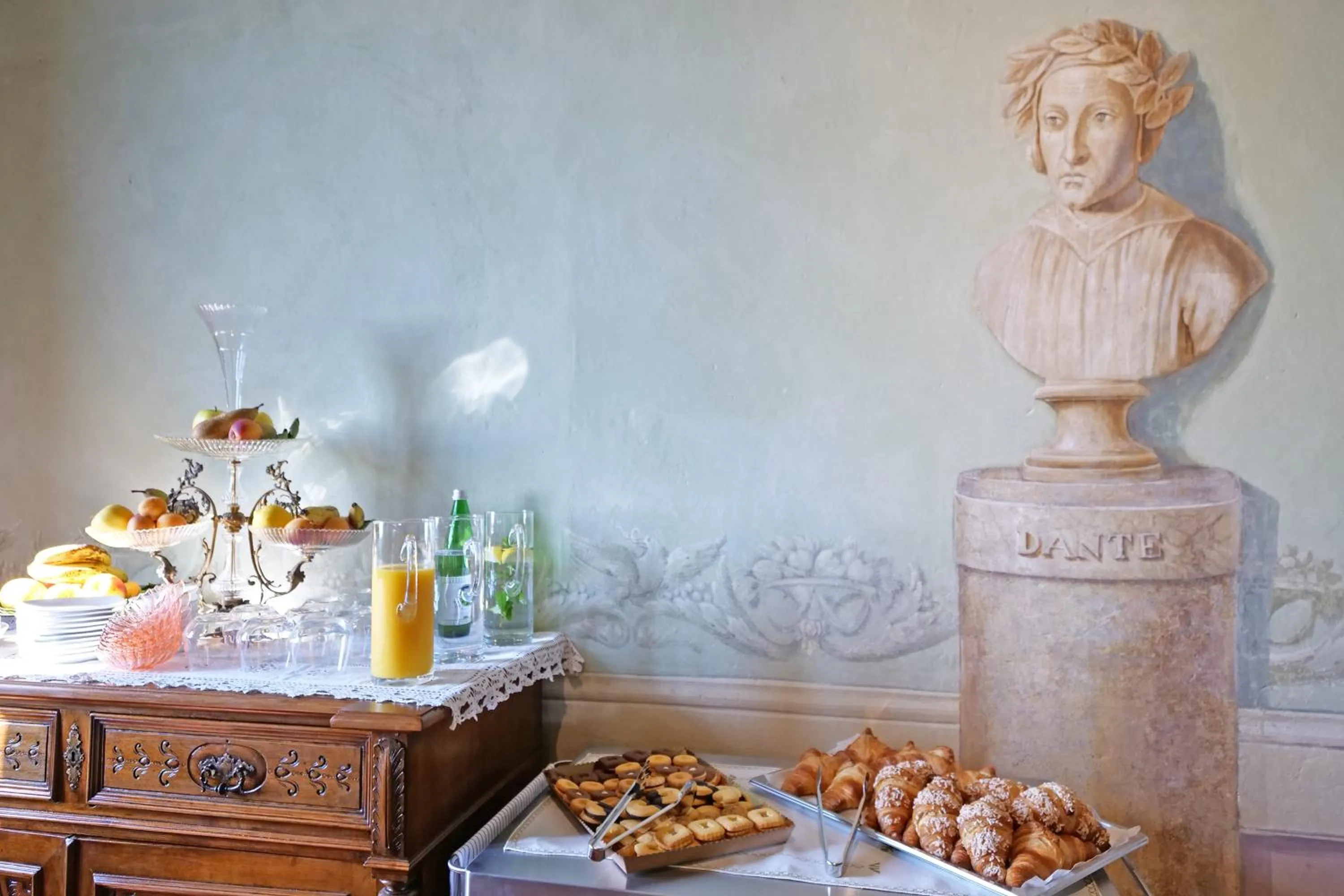 Continental breakfast in Delcorto Suites