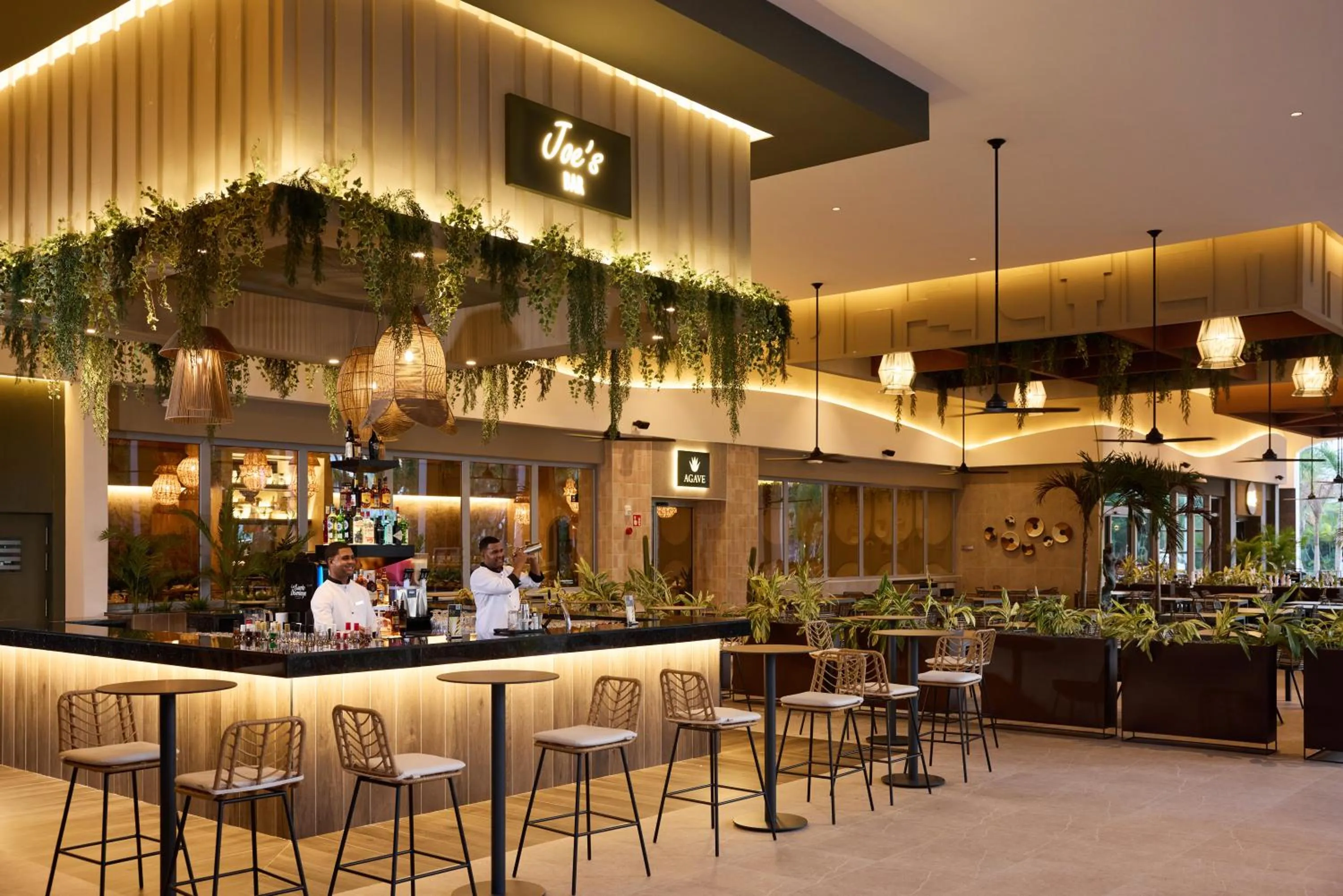 Lounge or bar in Riu Palace Bavaro - All Inclusive