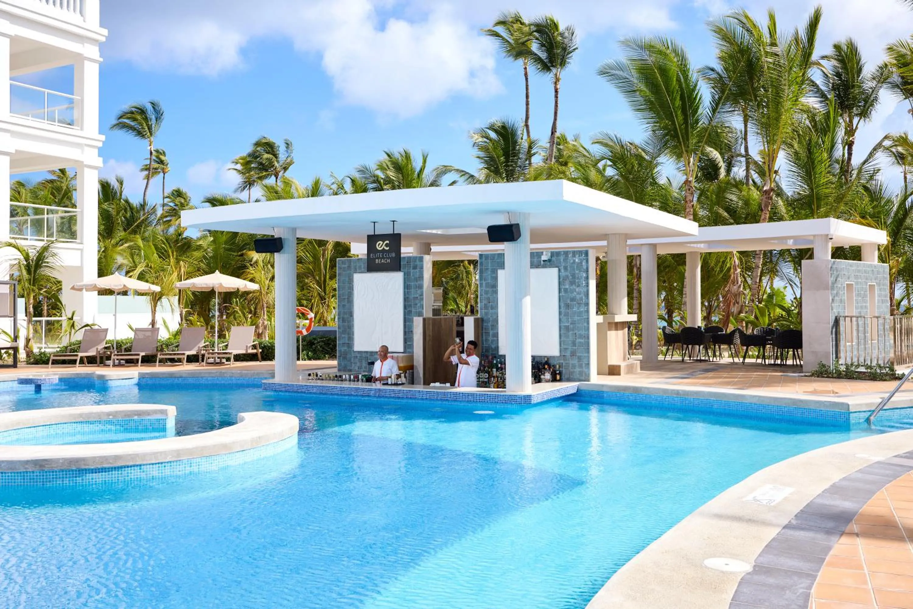 Swimming pool in Riu Palace Bavaro - All Inclusive