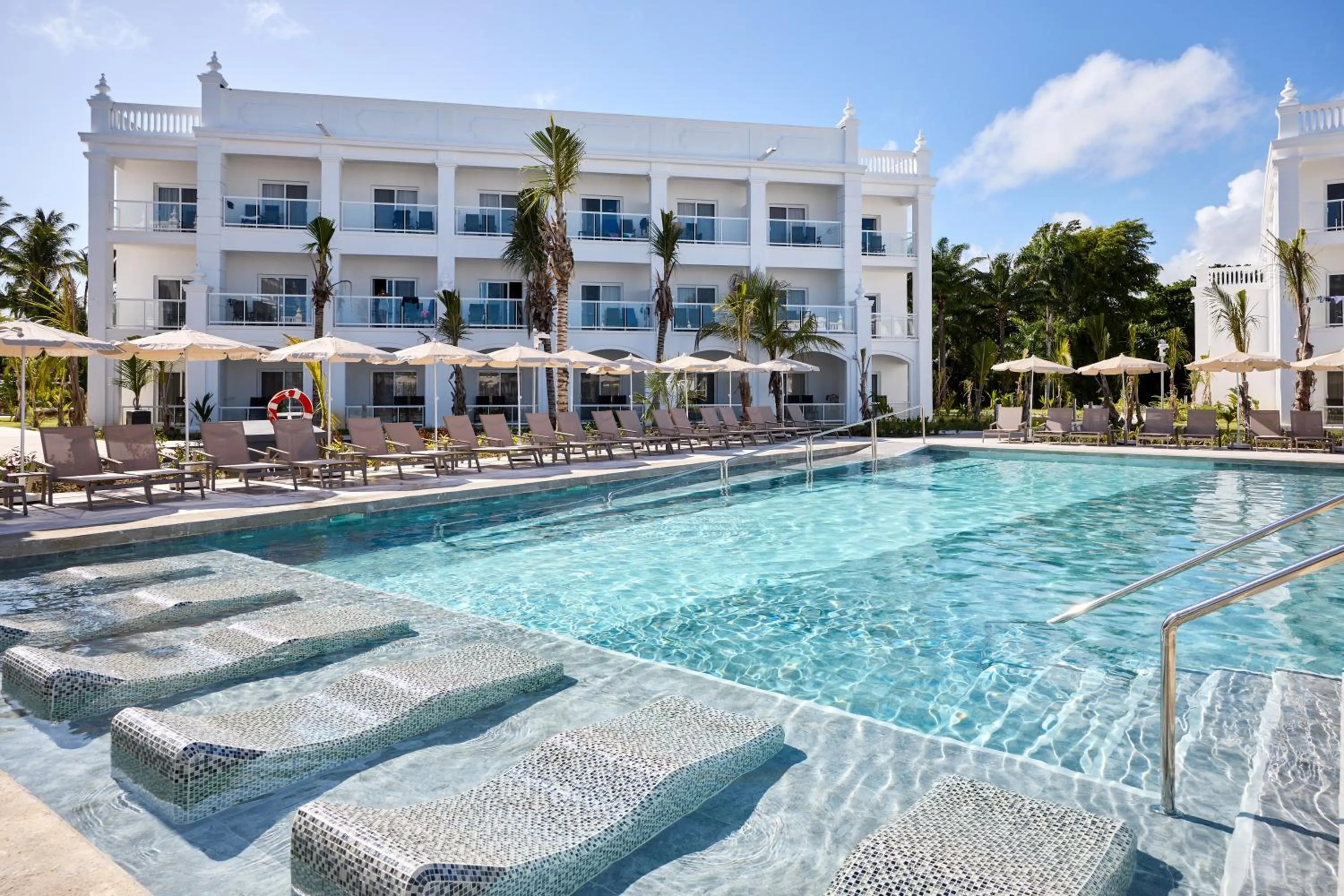 Swimming pool in Riu Palace Bavaro - All Inclusive