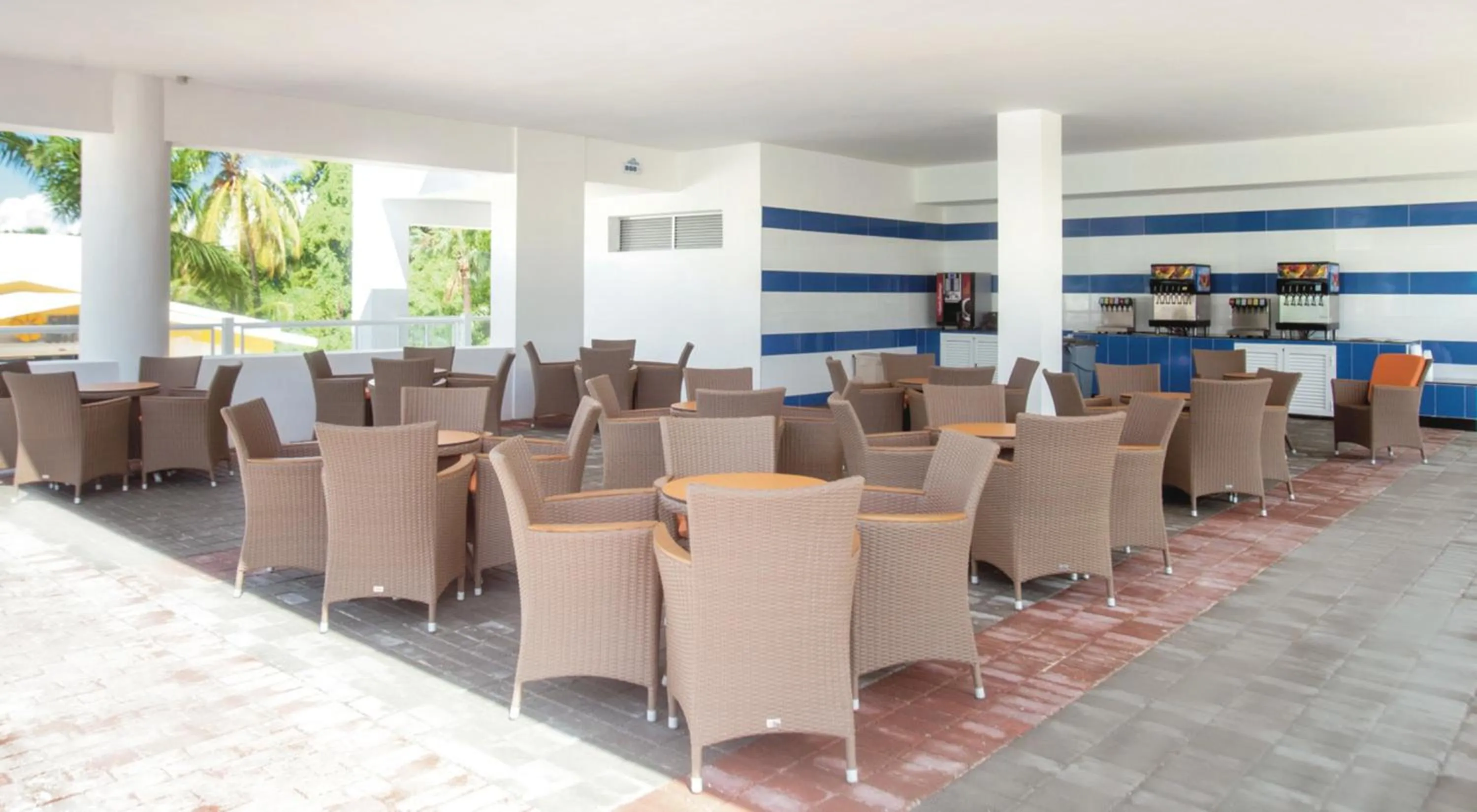 Lounge or bar in Riu Palace Bavaro - All Inclusive