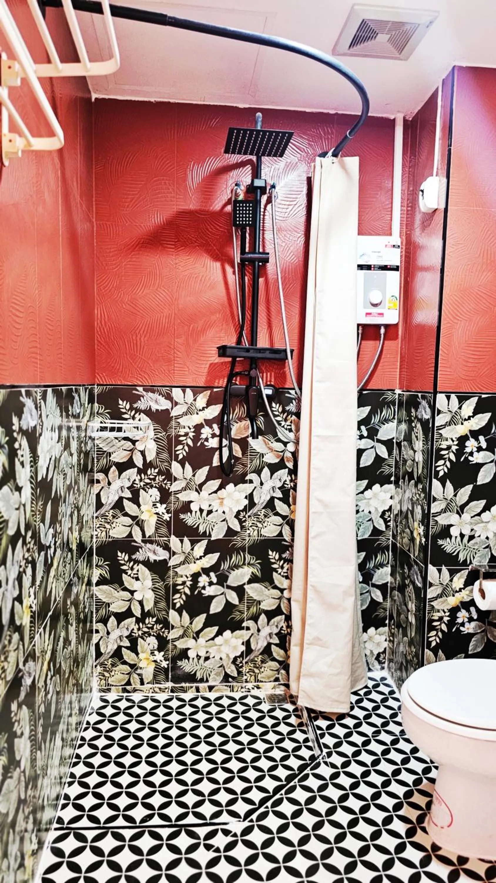 Shower in Elegant Lanna Guesthouse