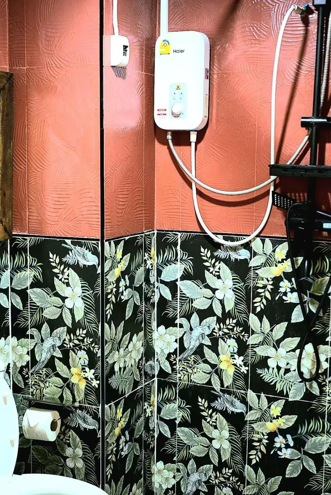 Deluxe Queen Room in Elegant Lanna Guesthouse Deluxe Queen Room in Elegant Lanna Guesthouse