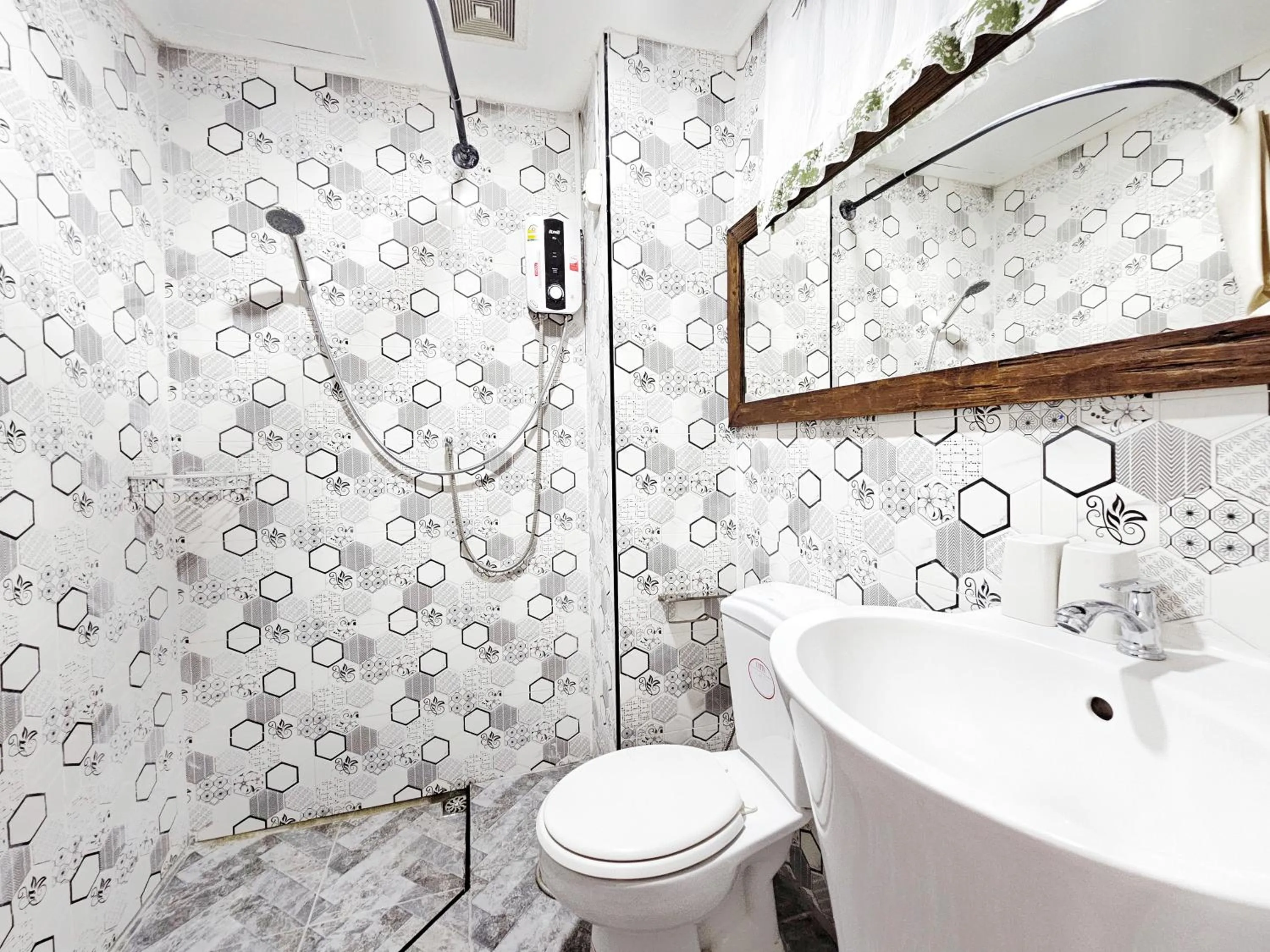 Toilet in Elegant Lanna Guesthouse