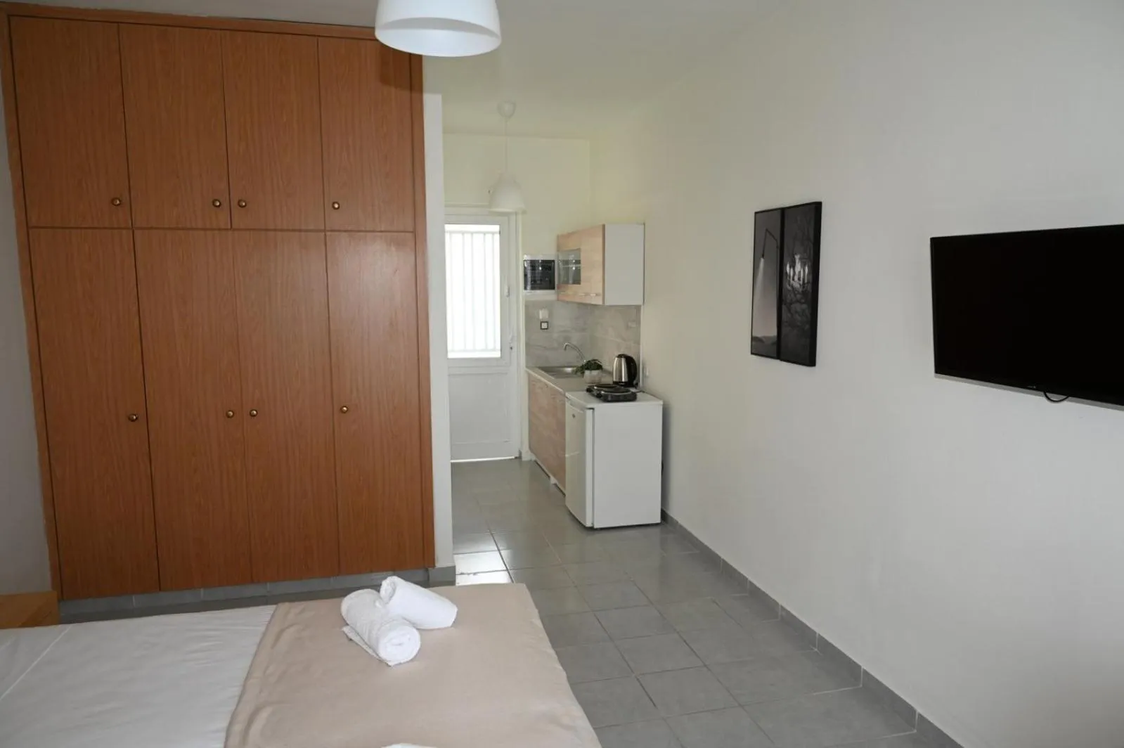 Bedroom, Bed in Stacy's Studios