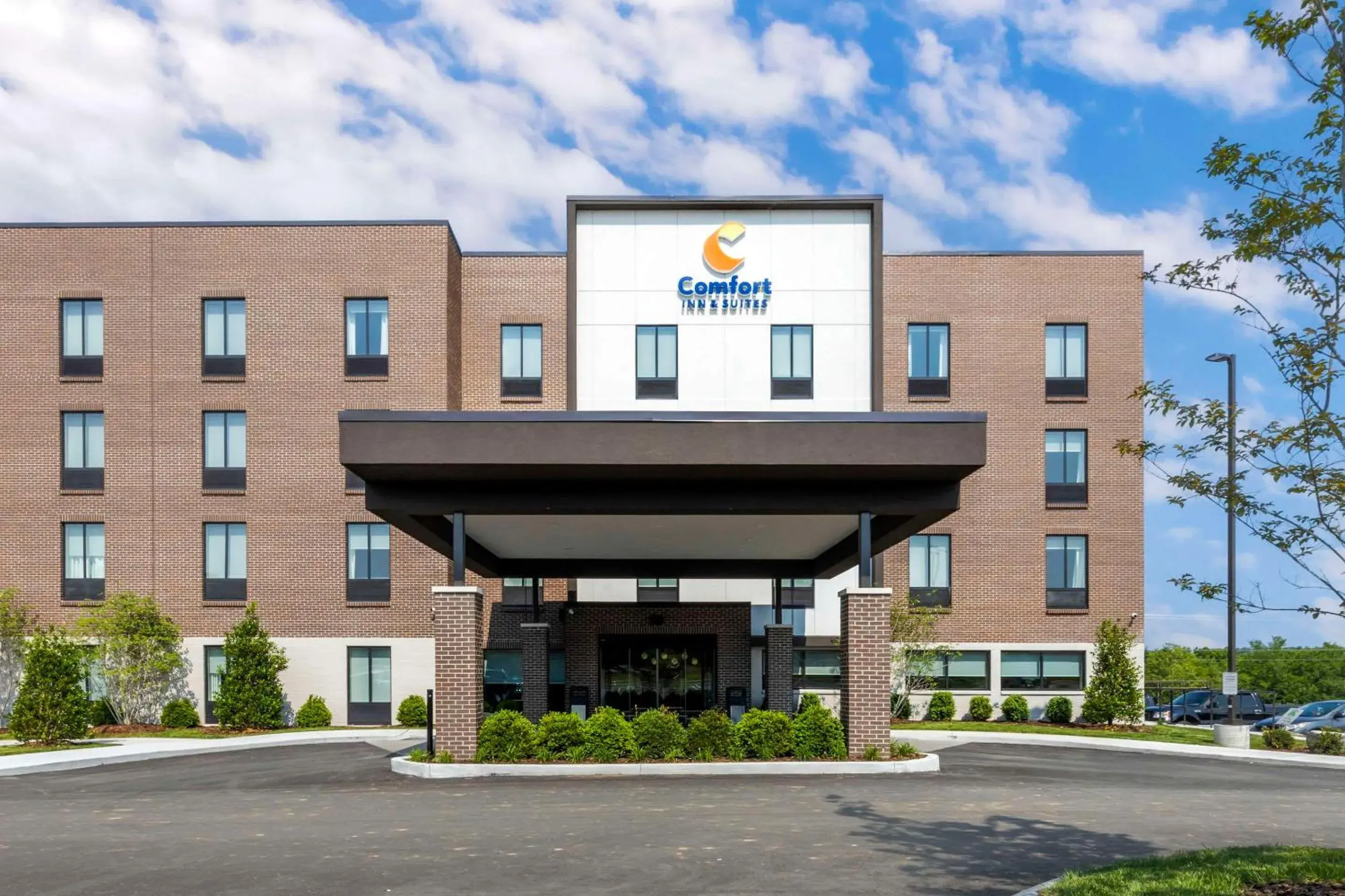 Property building in Comfort Inn & Suites Gallatin - Nashville Metro Property building in Comfort Inn & Suites Gallatin - Nashville Metro