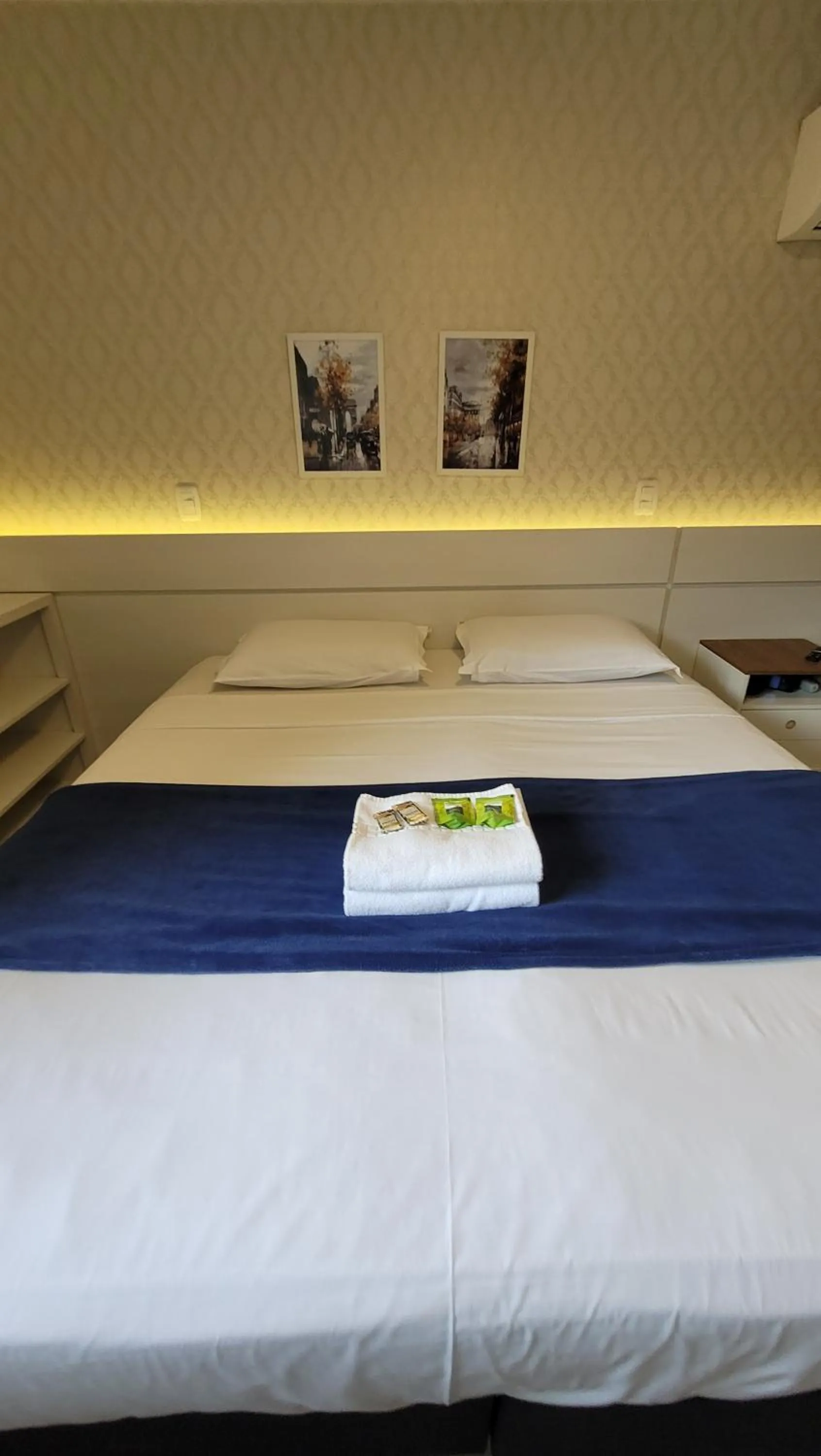 Bed in Hotel Golden Hills