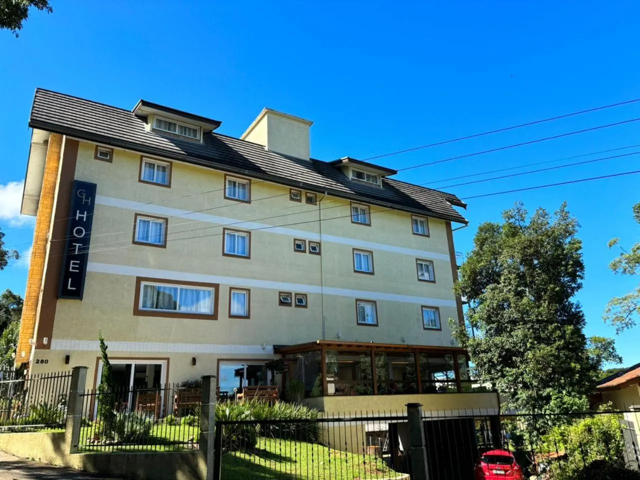 Property building in Hotel Golden Hills