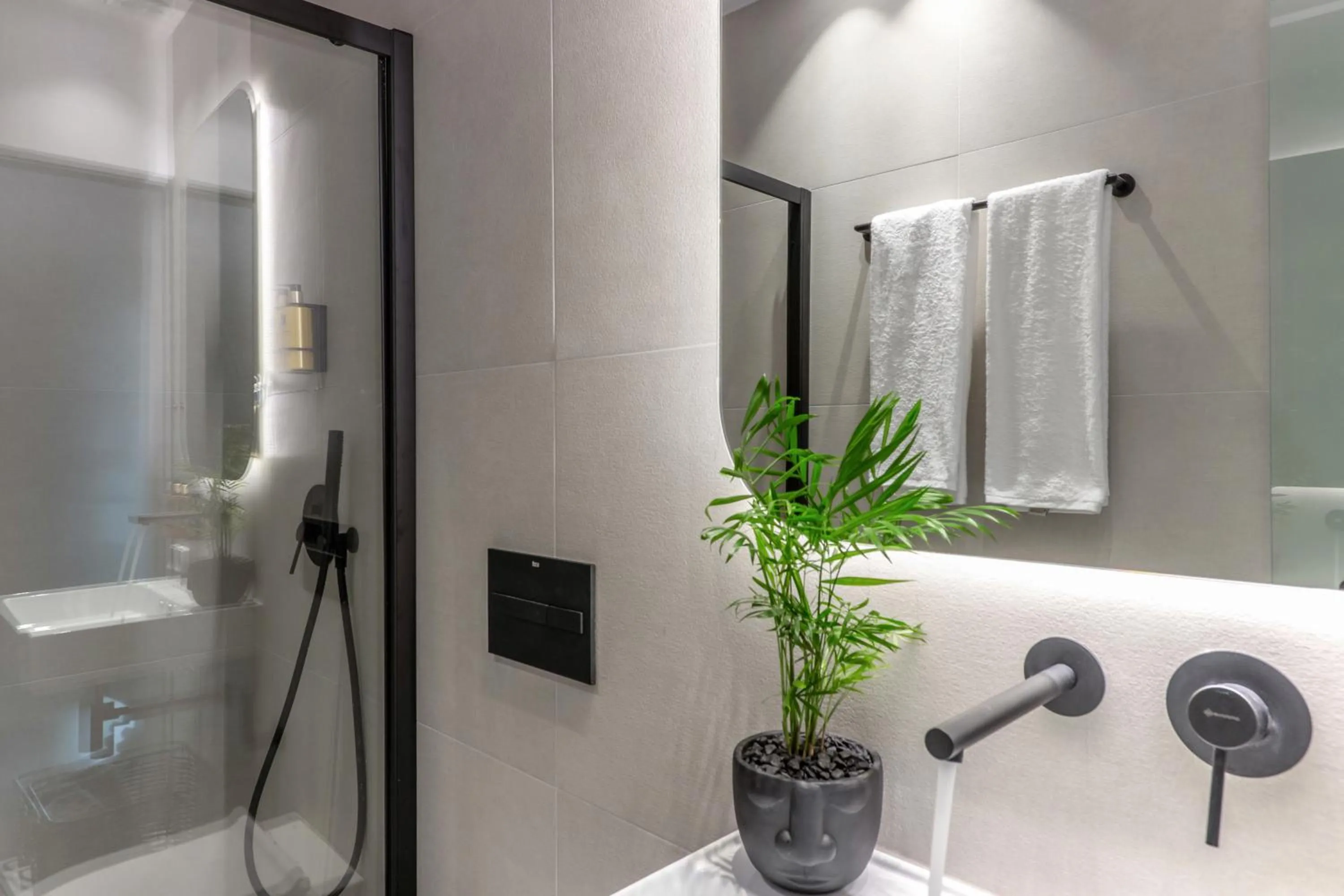 Shower in Octavia Rooms