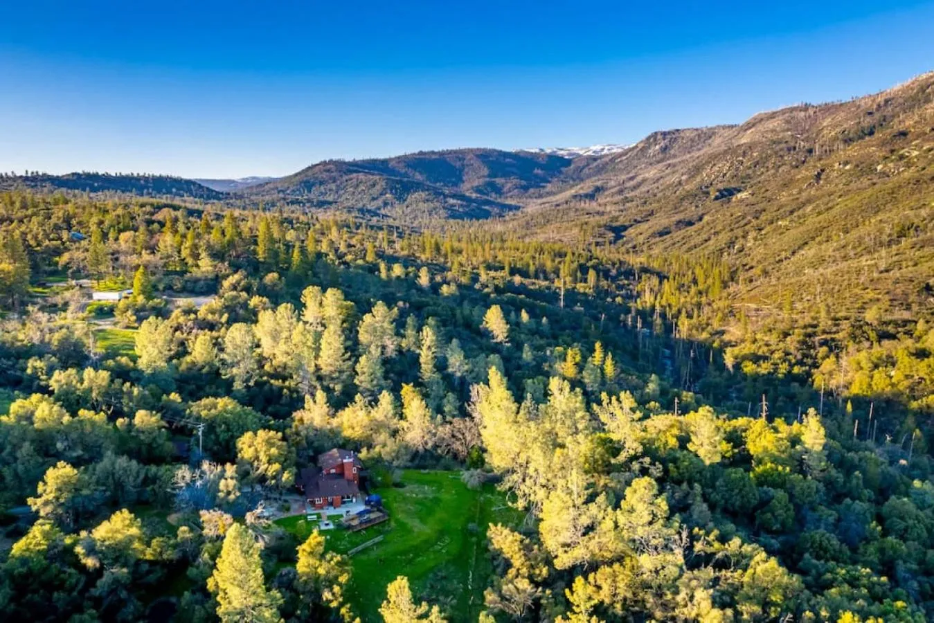 Sierra Vista Lookout Lodge with Creek, Waterfall and Waterholes, minutes from Bass Lake and Yosemite South Gate