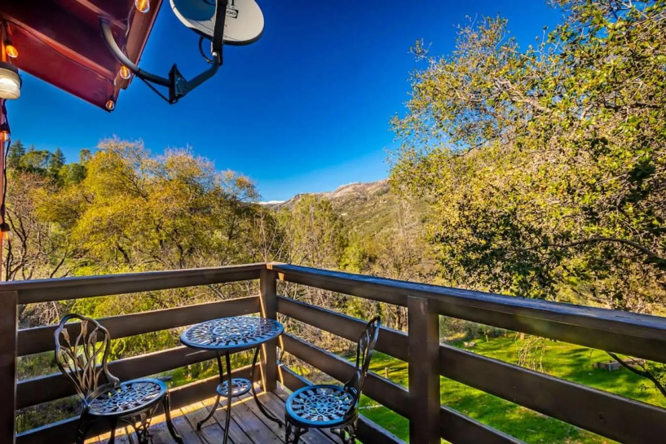 Sierra Vista Lookout Lodge with Creek, Waterfall and Waterholes, minutes from Bass Lake and Yosemite South Gate