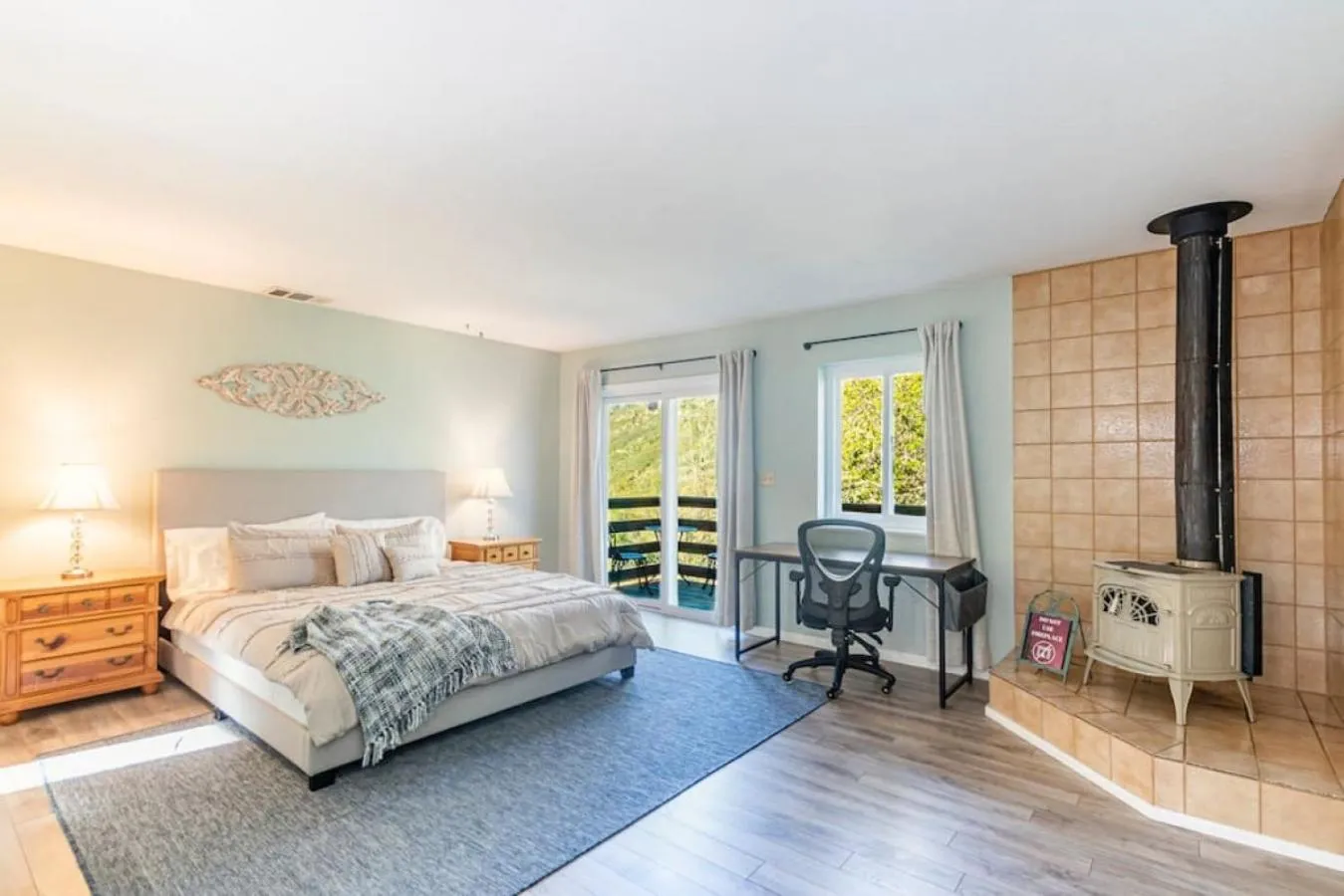 Bed in Sierra Vista Lookout Lodge with Creek, Waterfall and Waterholes, minutes from Bass Lake and Yosemite South Gate