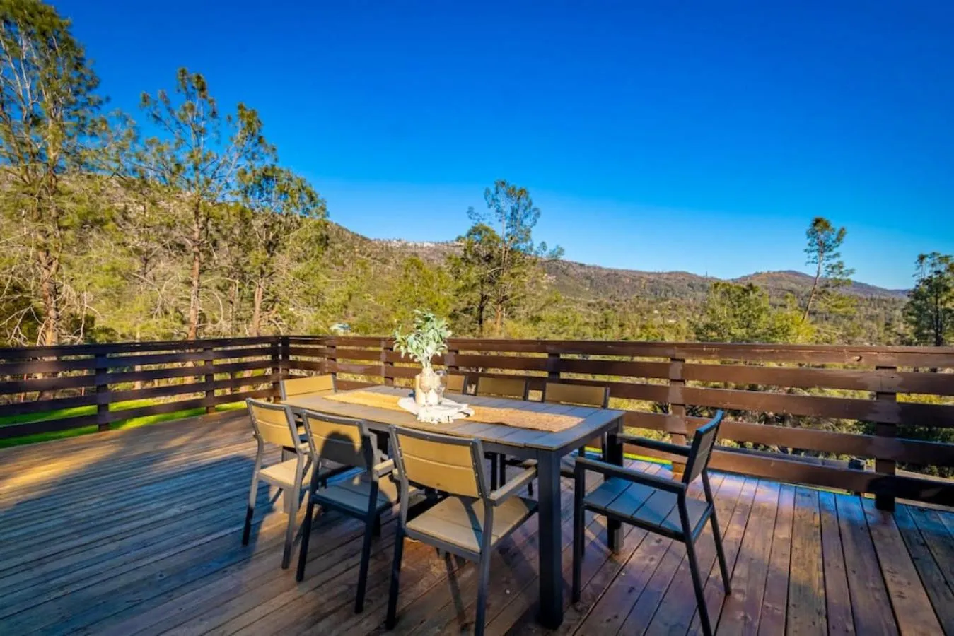 Sierra Vista Lookout Lodge with Creek, Waterfall and Waterholes, minutes from Bass Lake and Yosemite South Gate