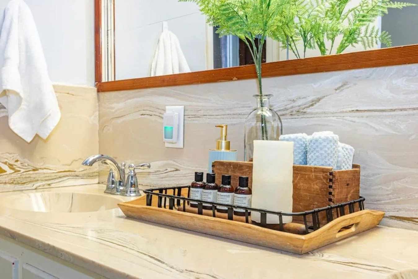 Sierra Vista Lookout Lodge with Creek, Waterfall and Waterholes, minutes from Bass Lake and Yosemite South Gate