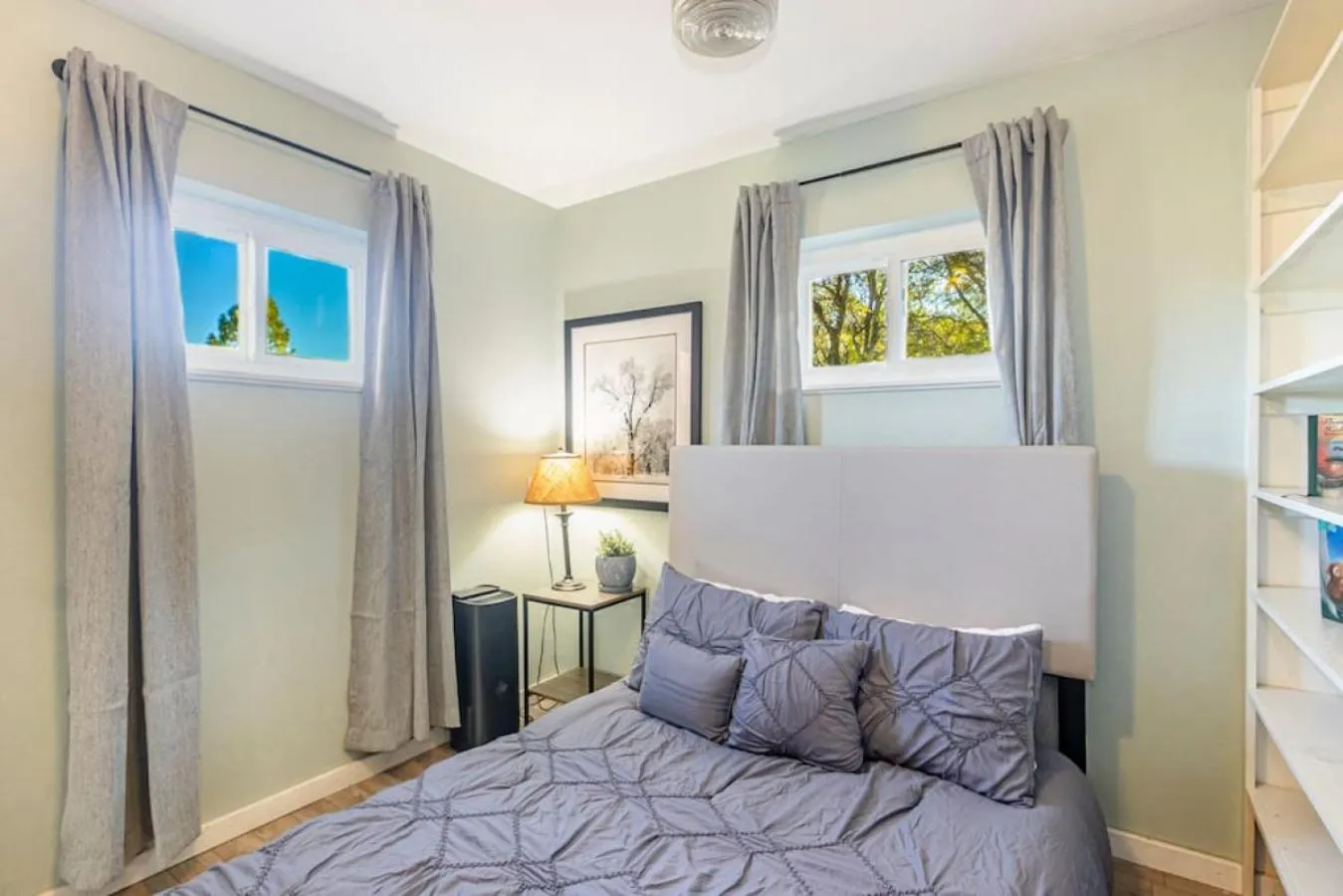 Bed in Sierra Vista Lookout Lodge with Creek, Waterfall and Waterholes, minutes from Bass Lake and Yosemite South Gate