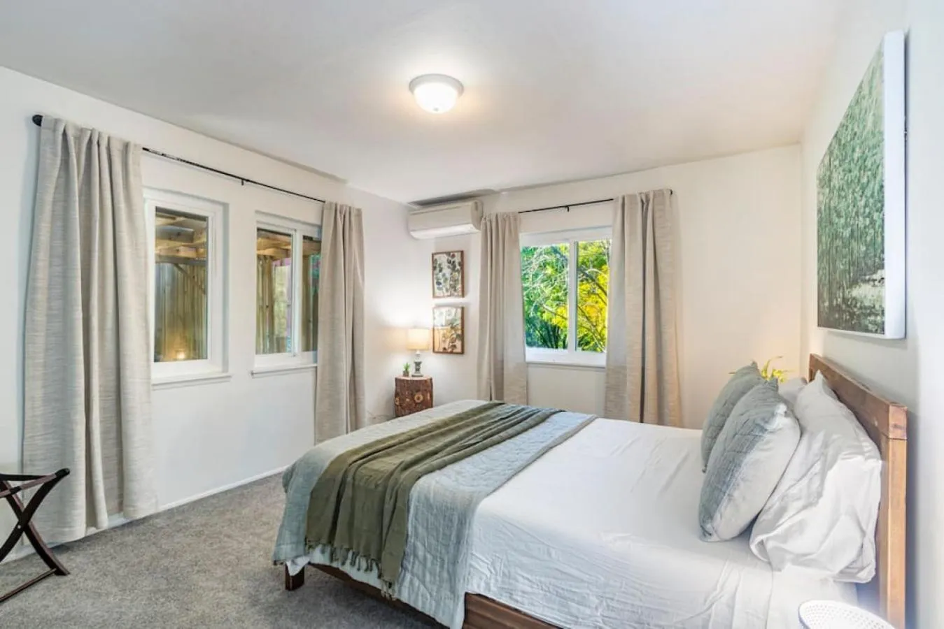 Bed in Sierra Vista Lookout Lodge with Creek, Waterfall and Waterholes, minutes from Bass Lake and Yosemite South Gate