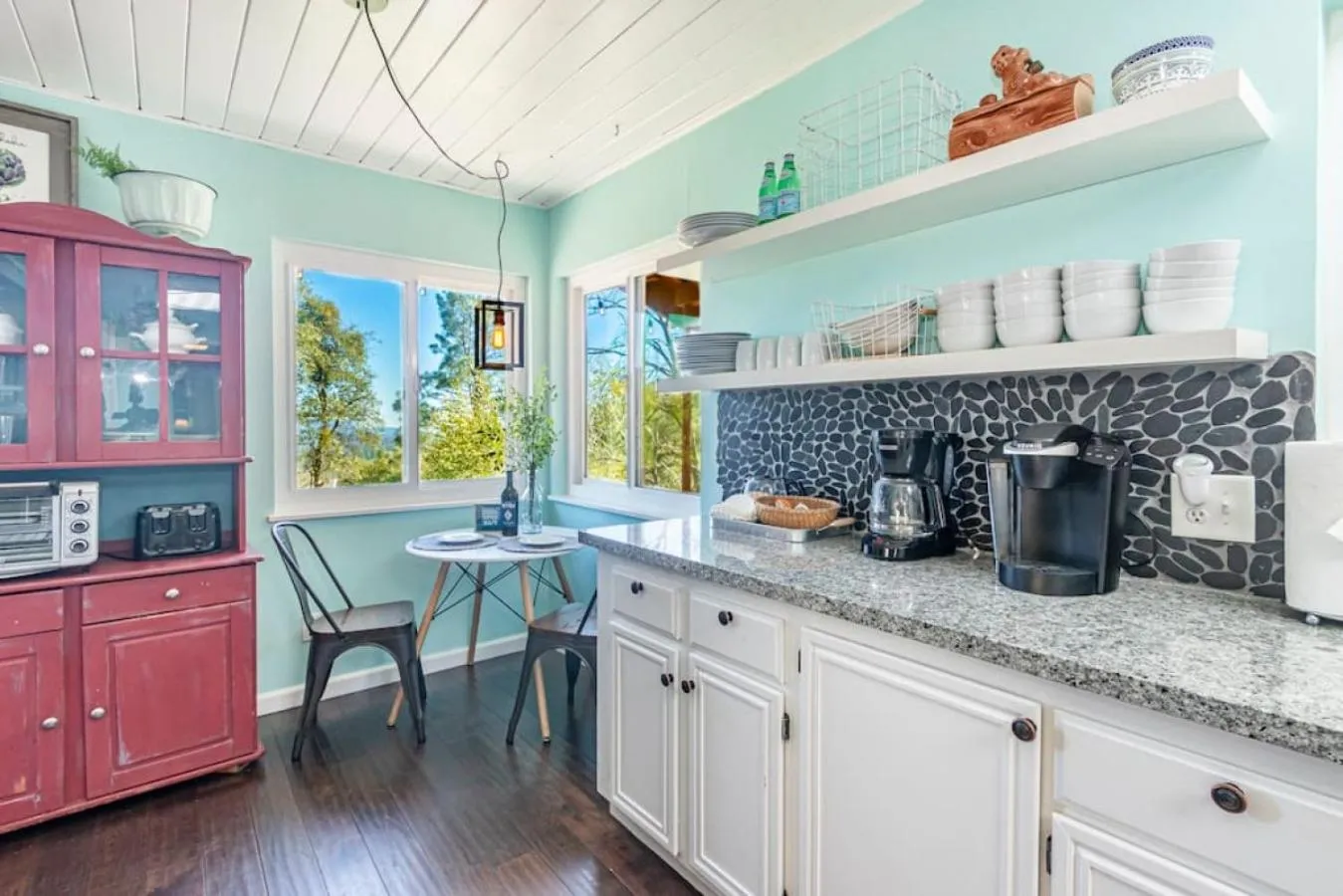 Sierra Vista Lookout Lodge with Creek, Waterfall and Waterholes, minutes from Bass Lake and Yosemite South Gate