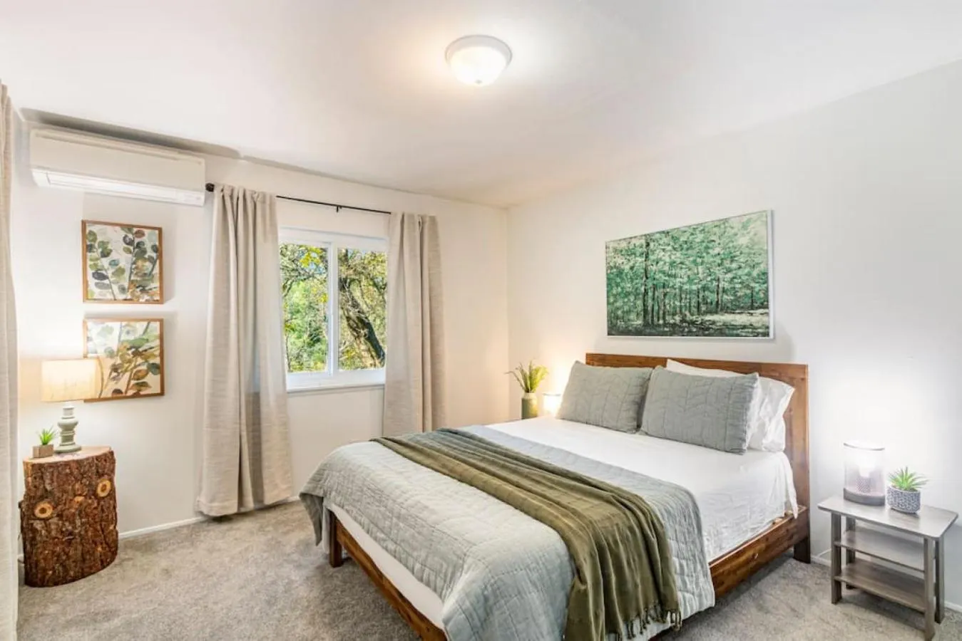 Bed in Sierra Vista Lookout Lodge with Creek, Waterfall and Waterholes, minutes from Bass Lake and Yosemite South Gate