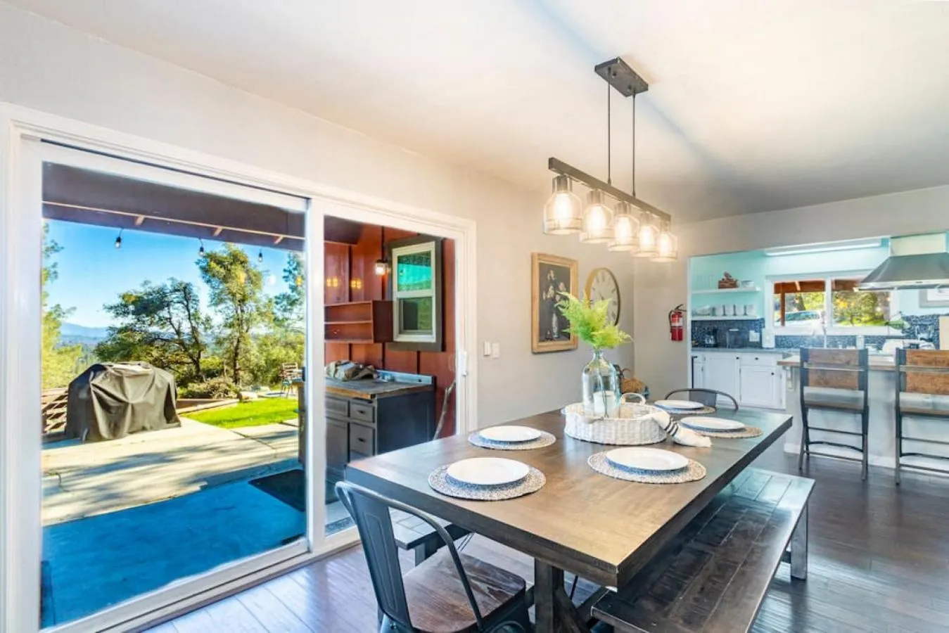 Sierra Vista Lookout Lodge with Creek, Waterfall and Waterholes, minutes from Bass Lake and Yosemite South Gate