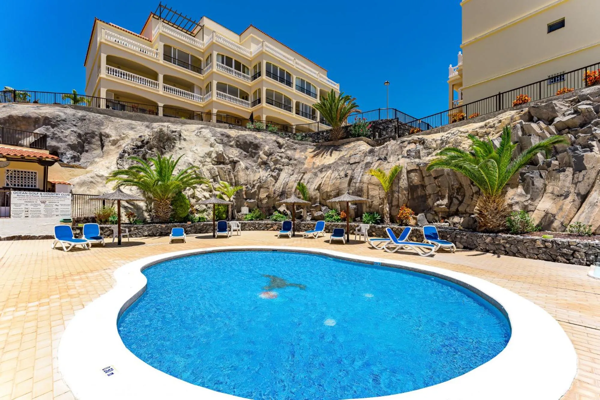 Kitchen or kitchenette in Sea & Green Golf View Duplex Heated POOL