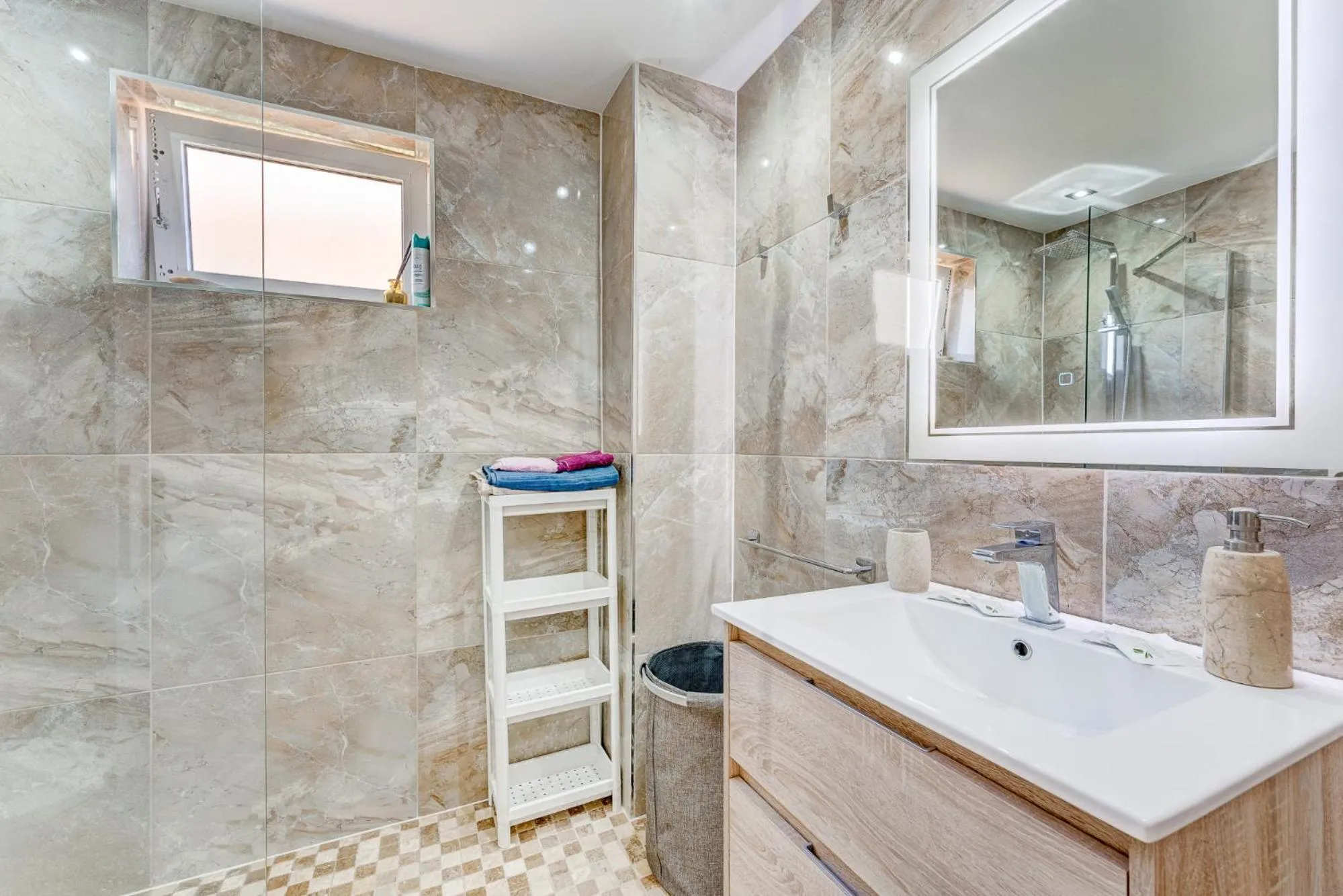 Bathroom in Sea & Green Golf View Duplex Heated POOL