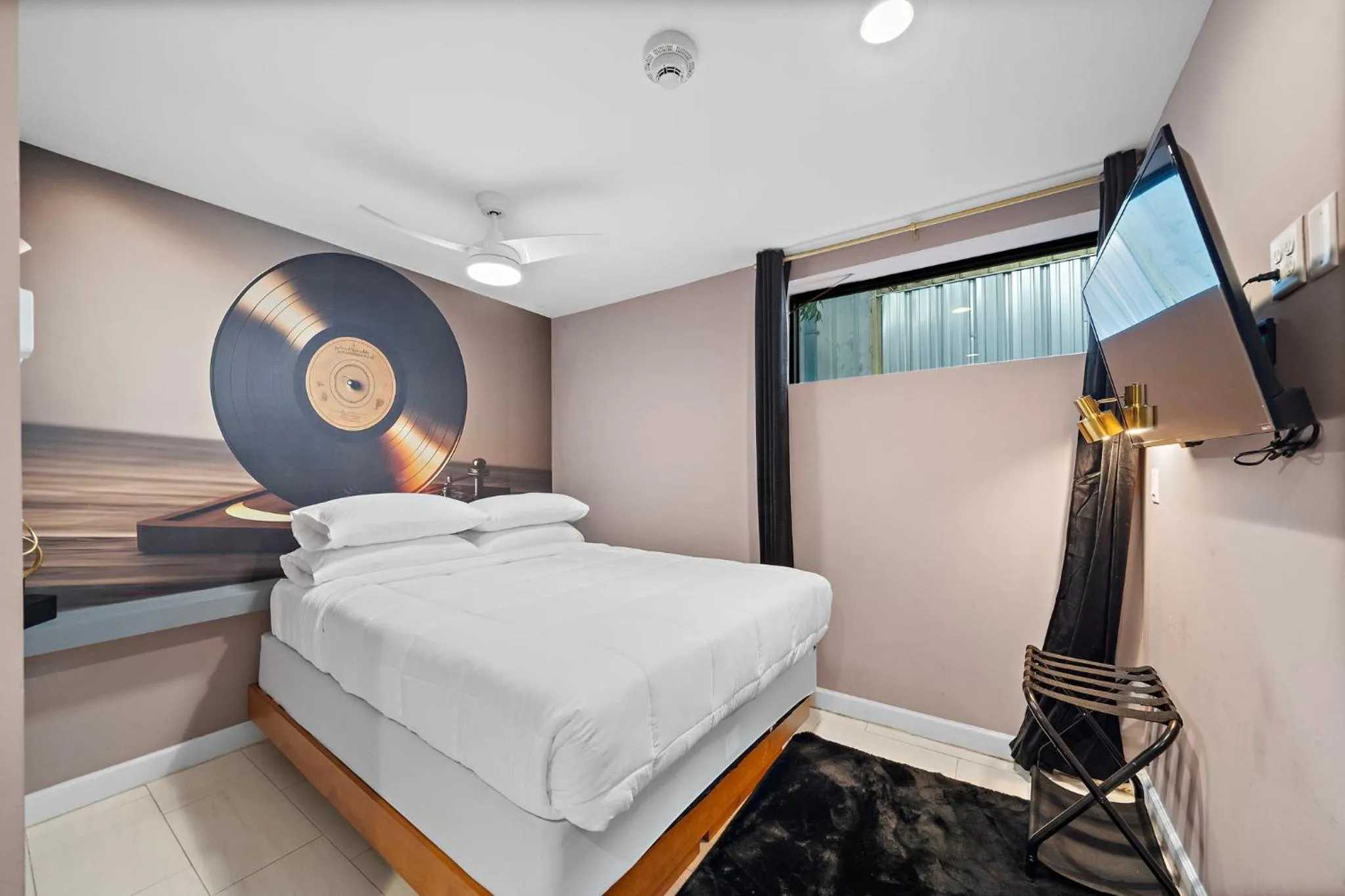 Bed in Wanderstay Boutique Hotel