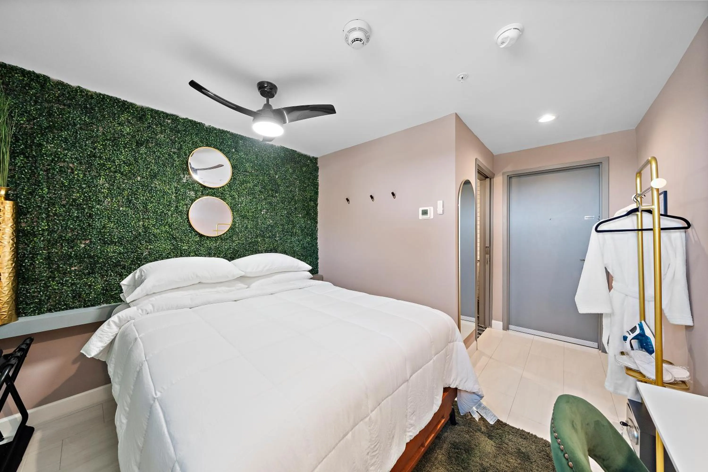 Bed in Wanderstay Boutique Hotel