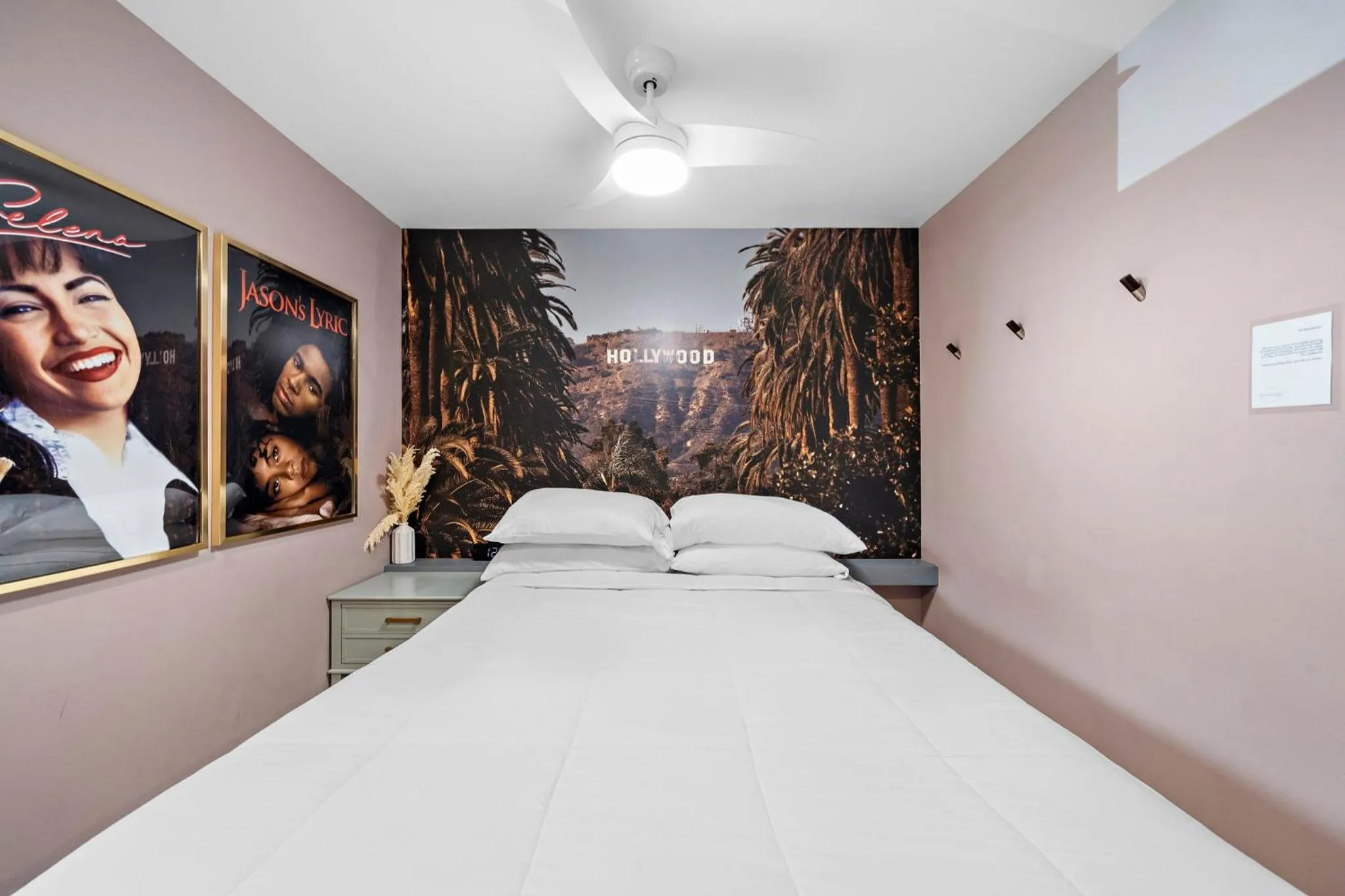 Bed in Wanderstay Boutique Hotel