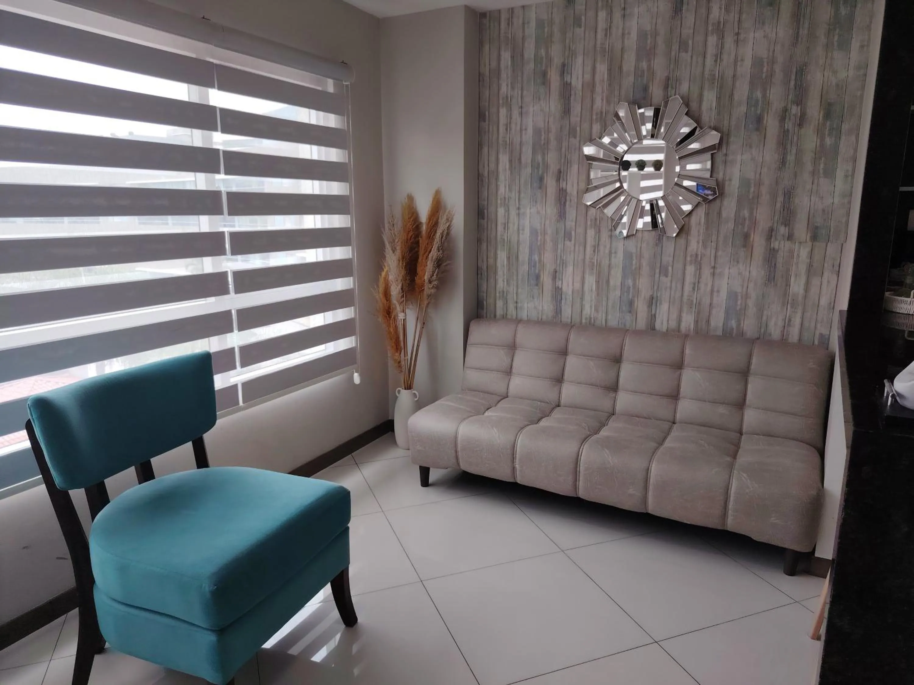 Suite at Pacific Plaza / Parque Empresarial Colón