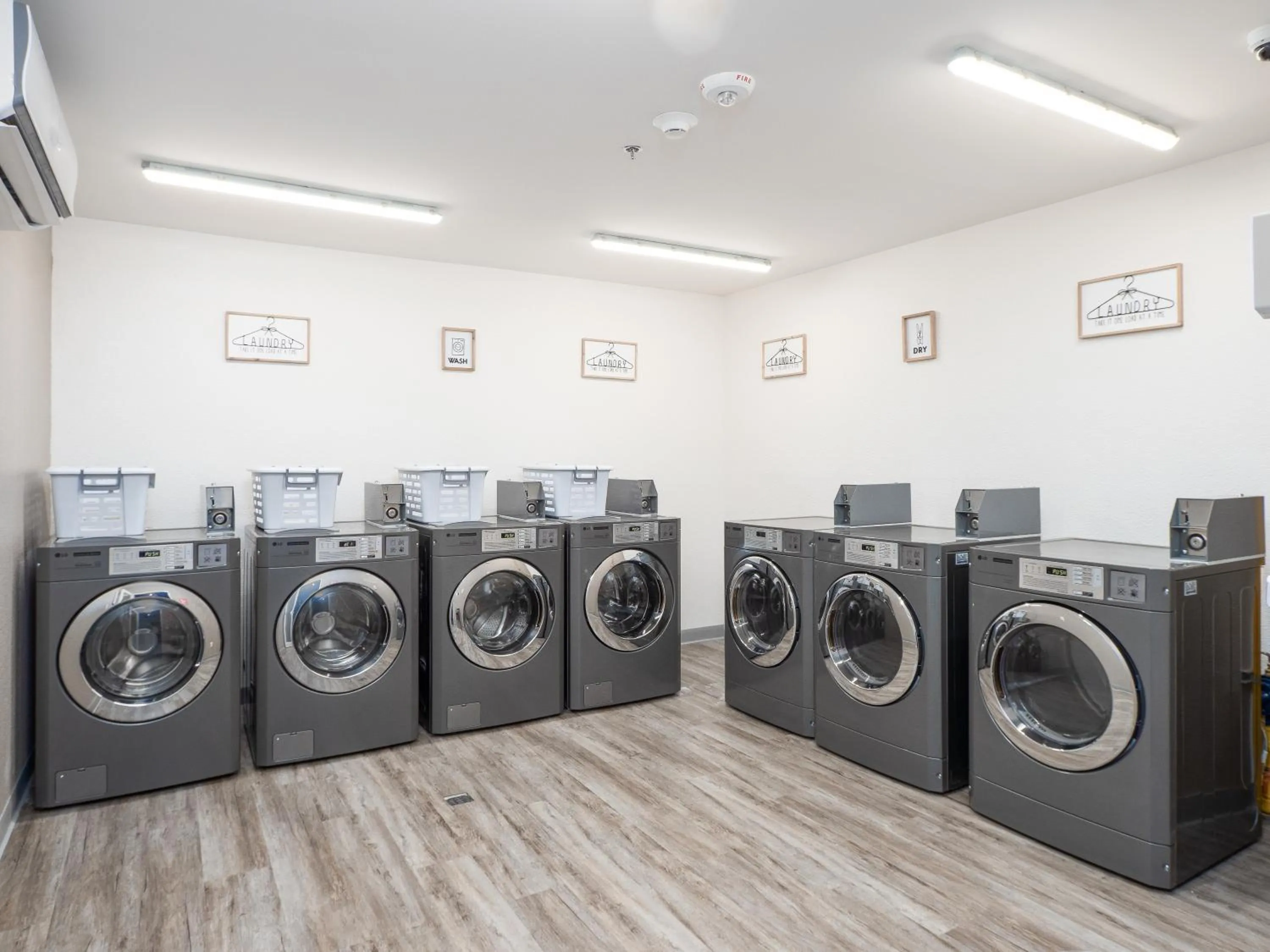 laundry in Hotel Mesaluna Short & Long Stay