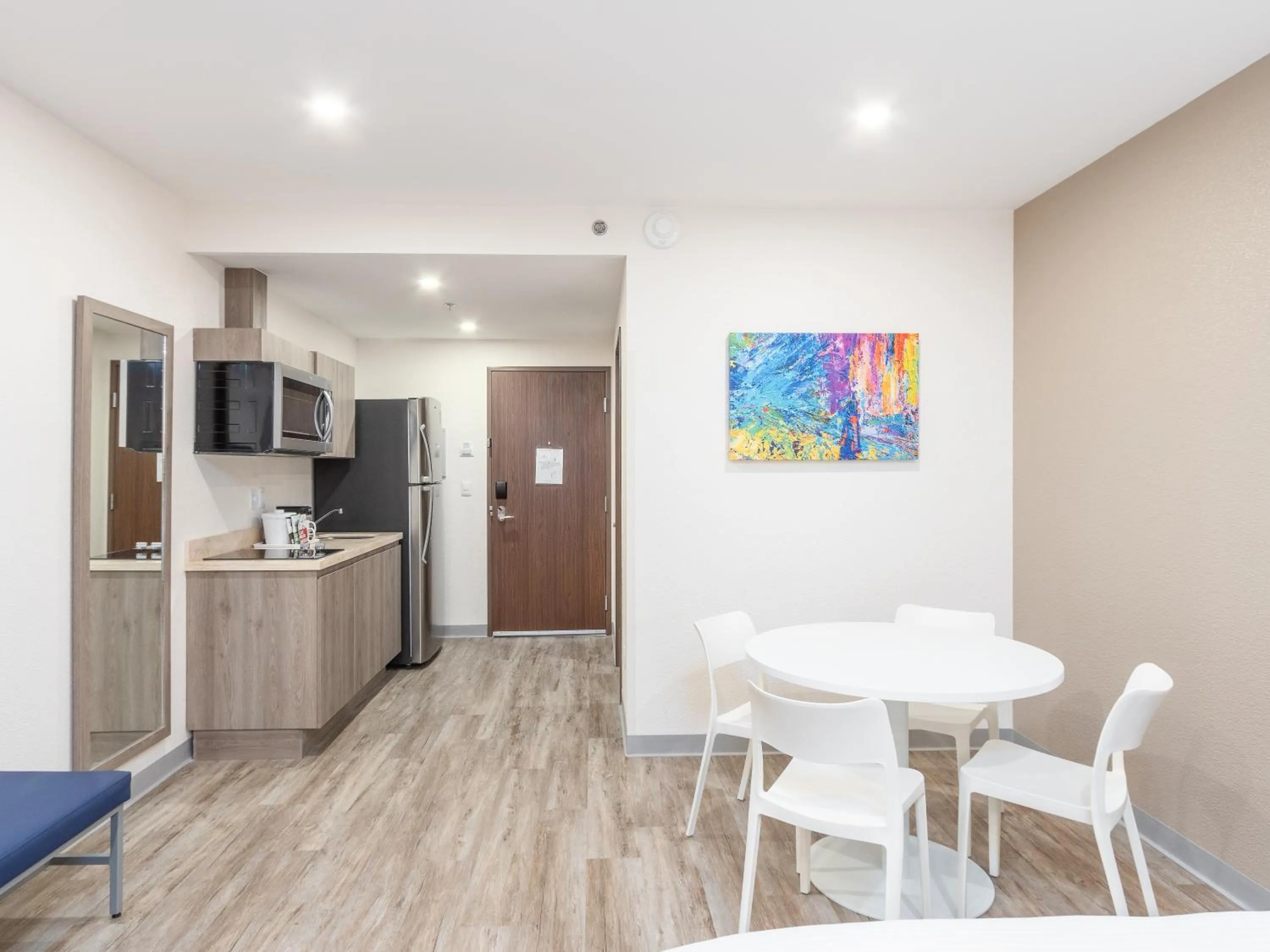 Kitchen or kitchenette in Hotel Mesaluna Short & Long Stay