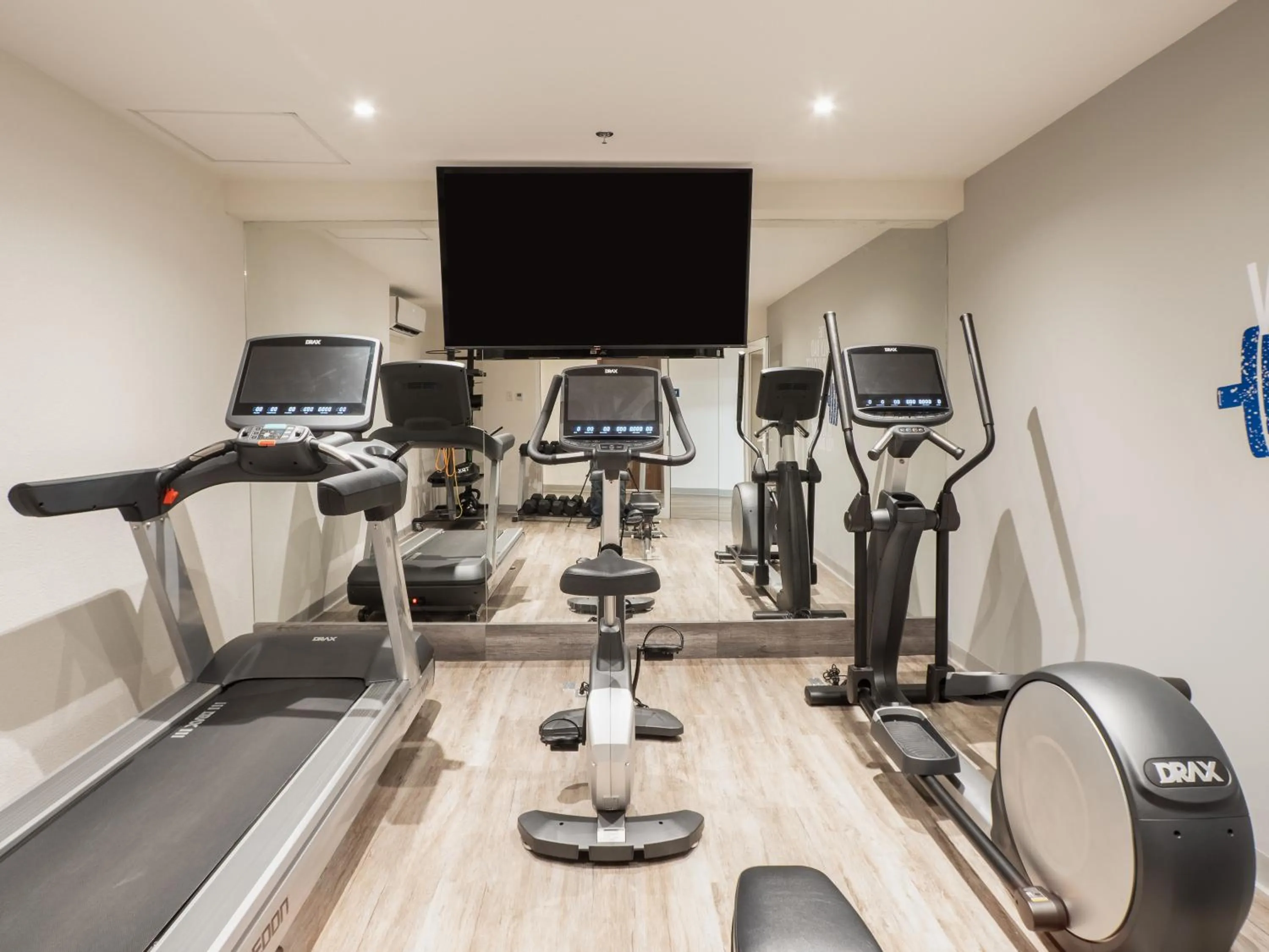 Fitness centre/facilities in Hotel Mesaluna Short & Long Stay