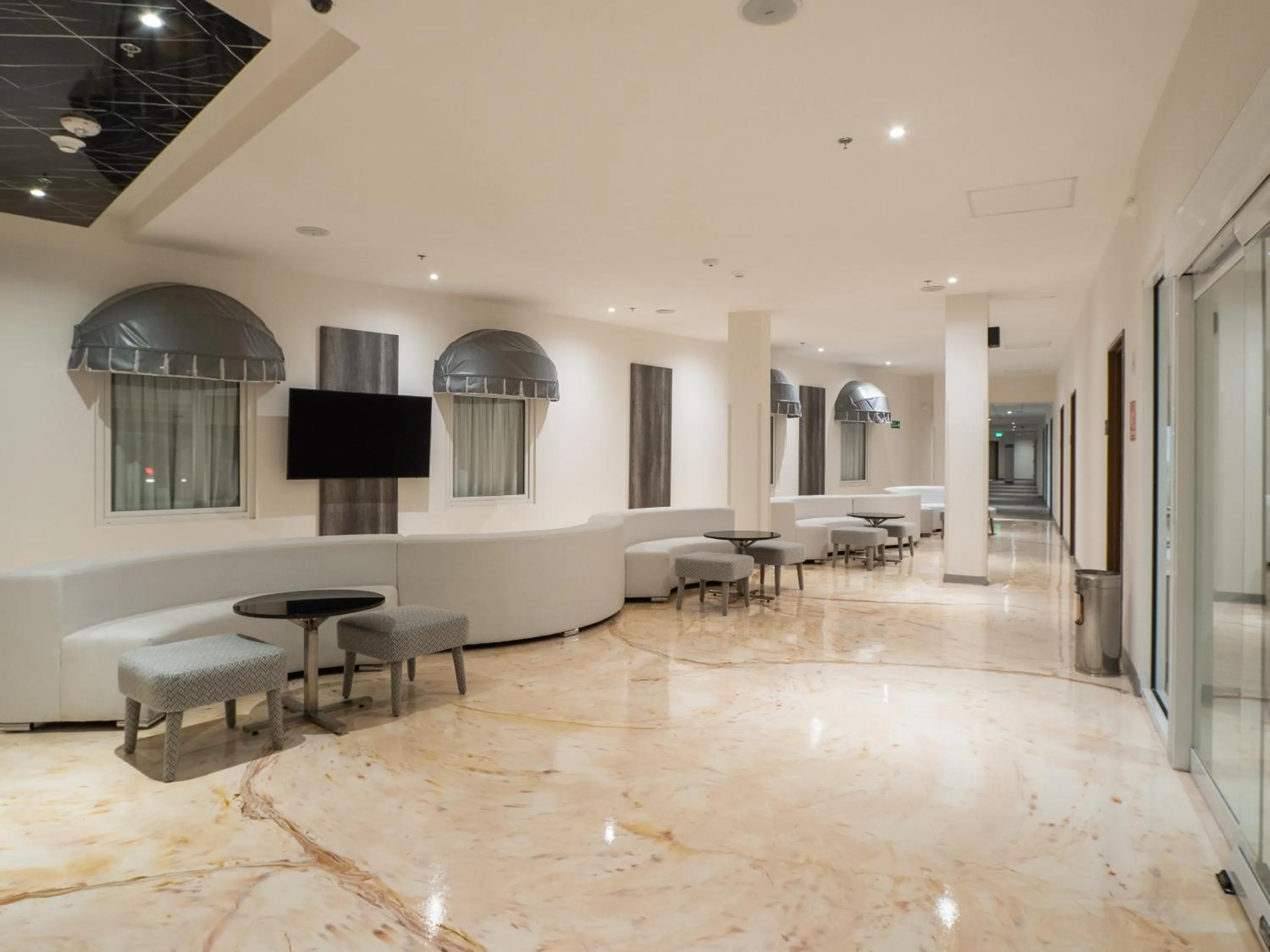 Lobby or reception in Hotel Mesaluna Short & Long Stay