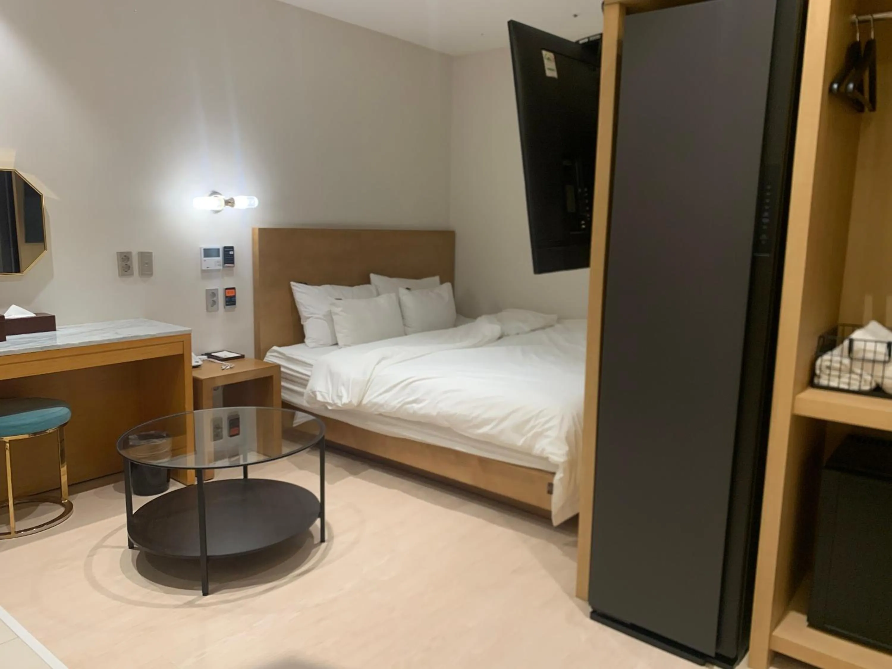 Photo of the whole room, Bed in H avenue Kijang Ilgwang