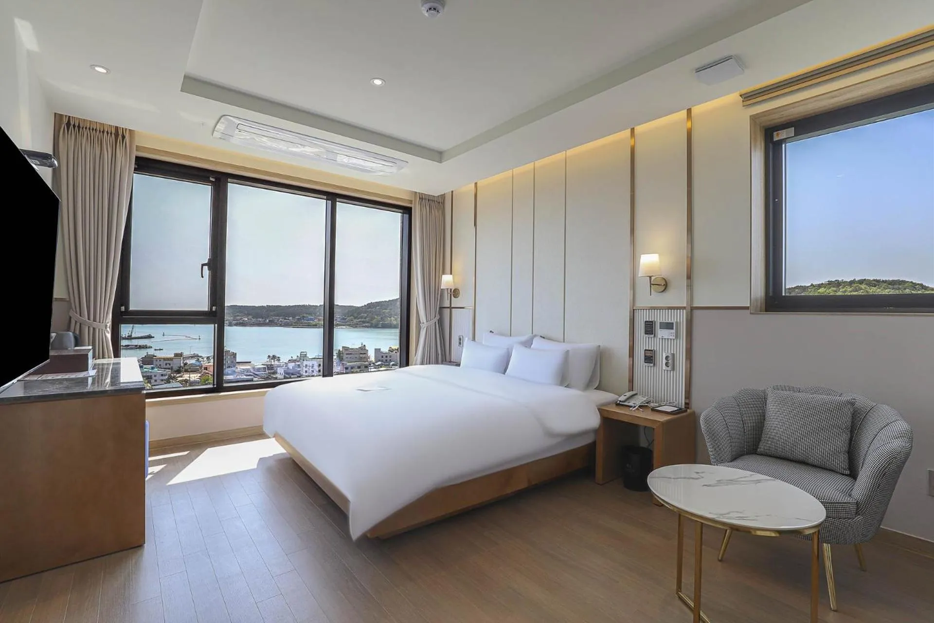 Sea view, Bed in H avenue Kijang Ilgwang