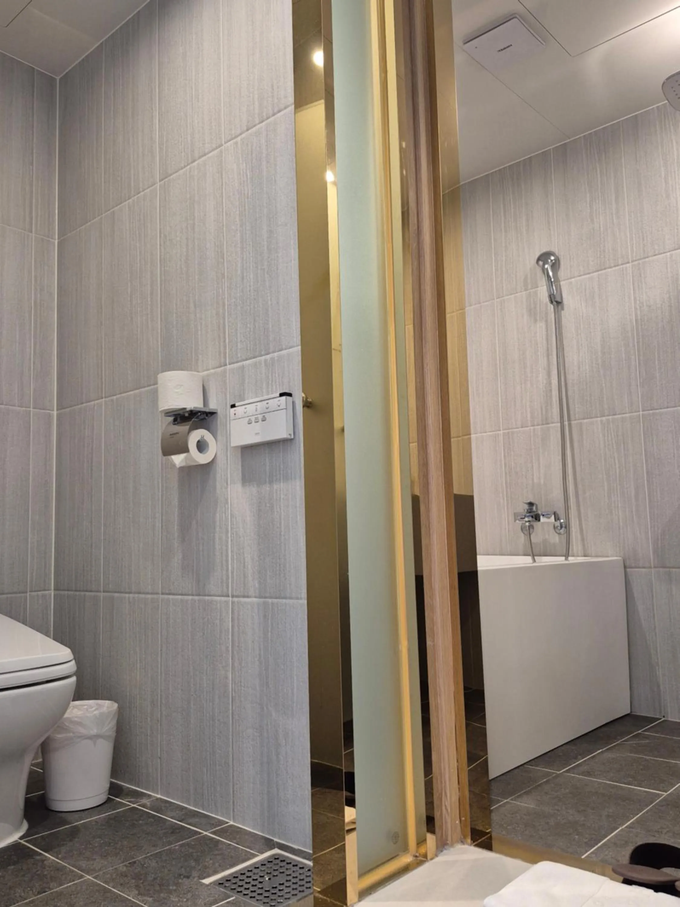 Shower in H avenue Kijang Ilgwang