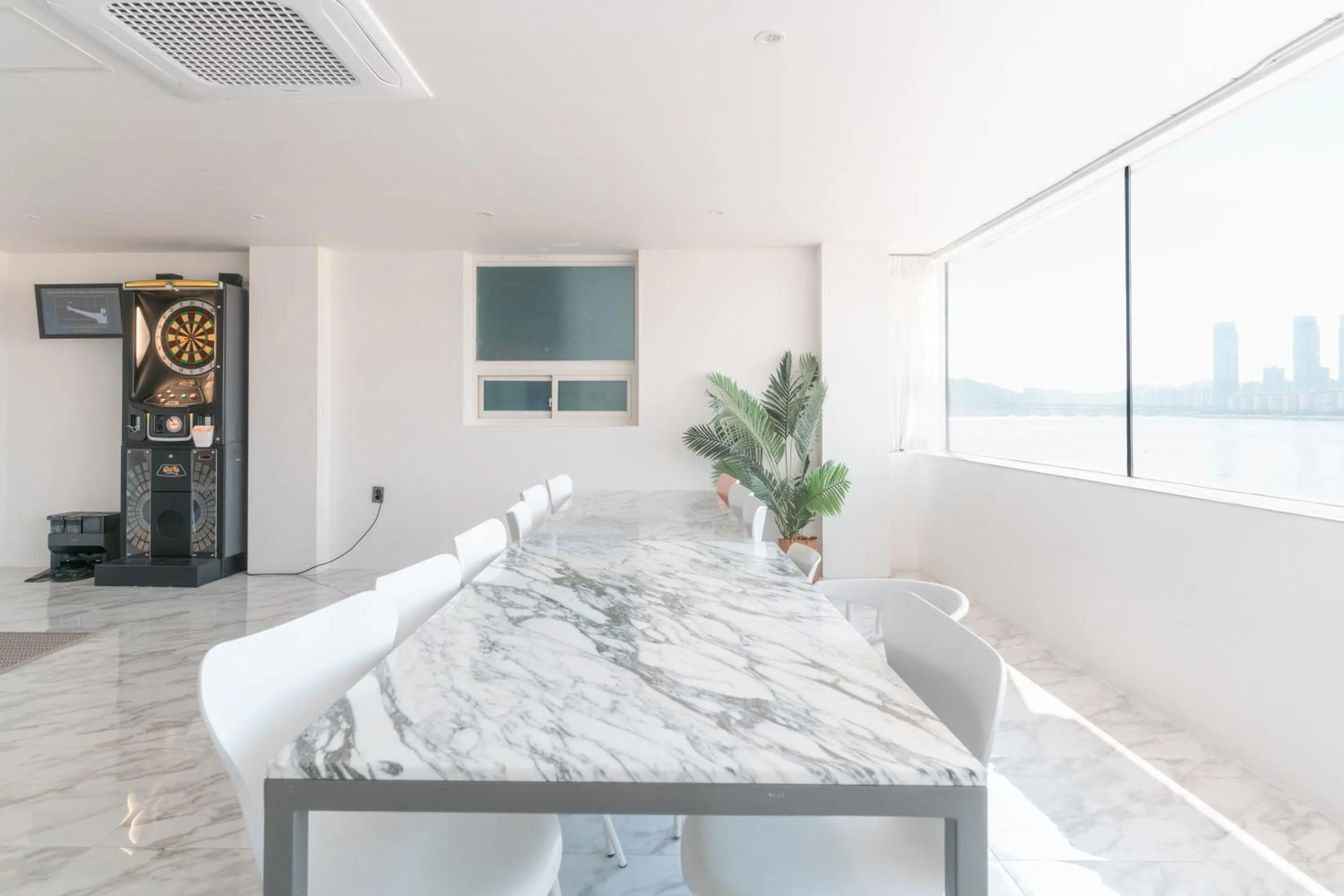 Meals in The Wave Pension