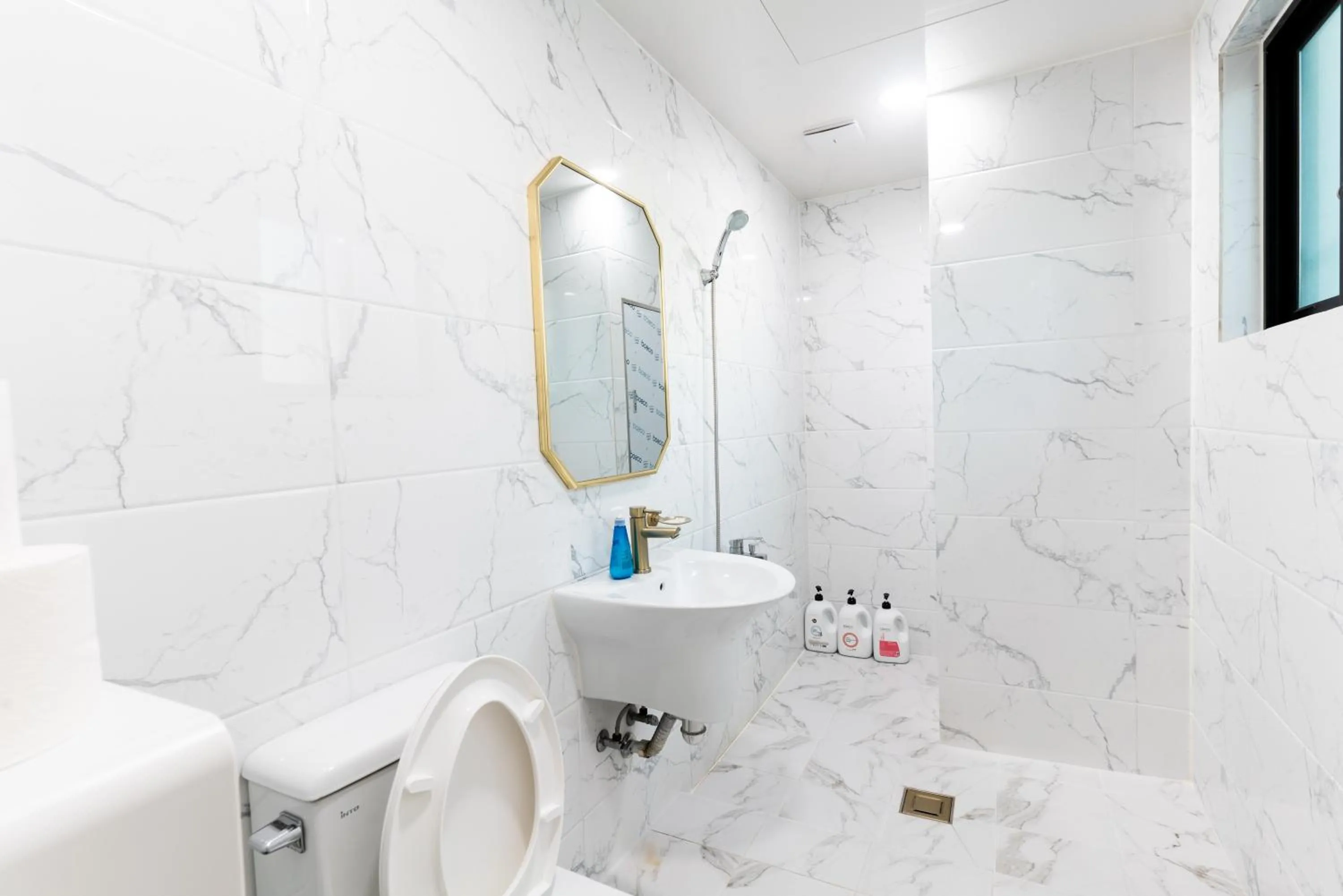 Toilet in The Wave Pension