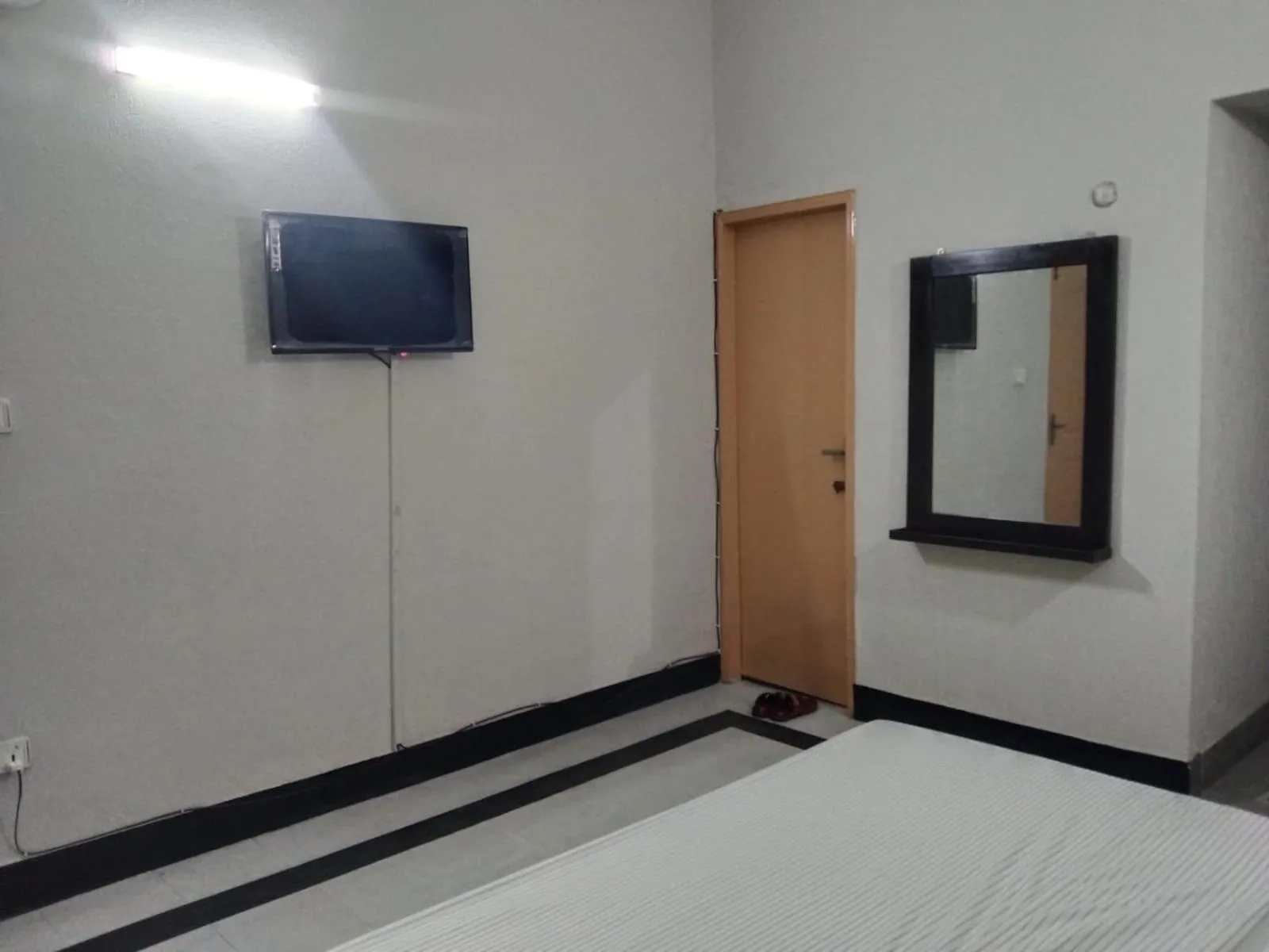 TV and multimedia, Bed in Hotel Royal Rose