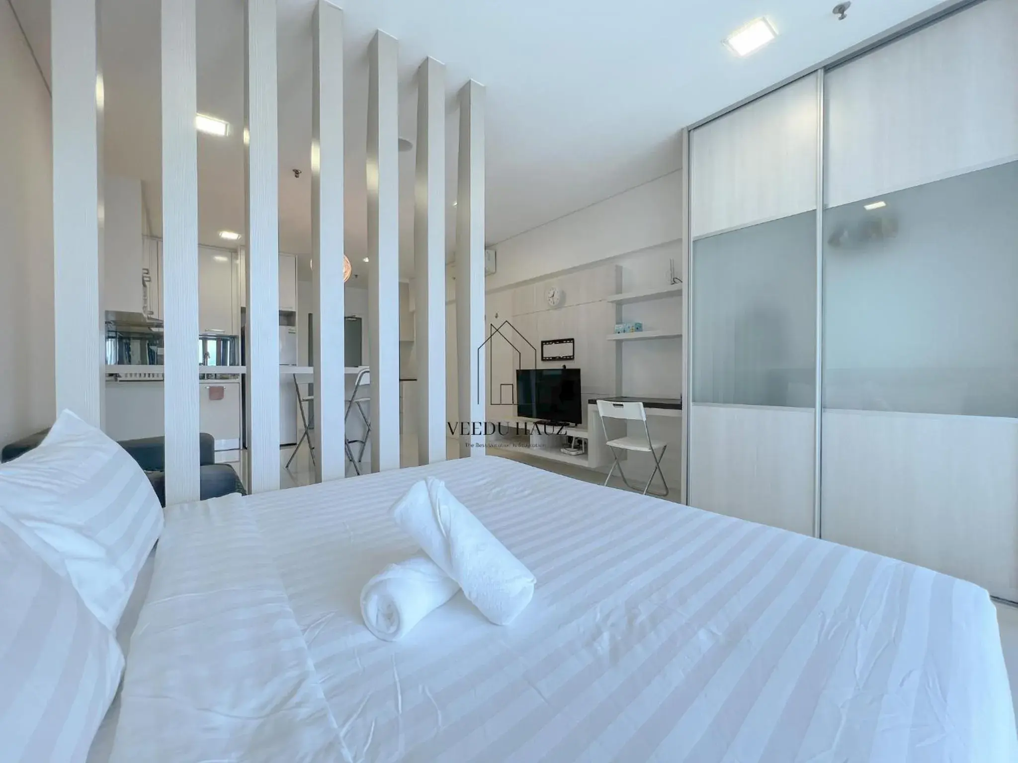 Photo of the whole room, Bed in Mercu Summer Suites KLCC by Veedu Hauz Photo of the whole room, Bed in Mercu Summer Suites KLCC by Veedu Hauz