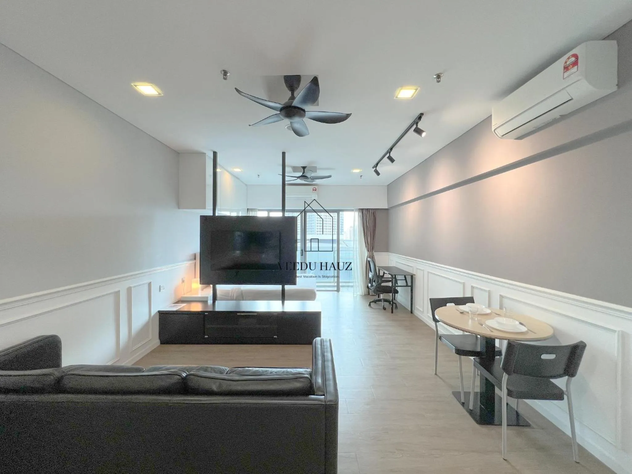 Communal lounge/ TV room in Mercu Summer Suites KLCC by Veedu Hauz