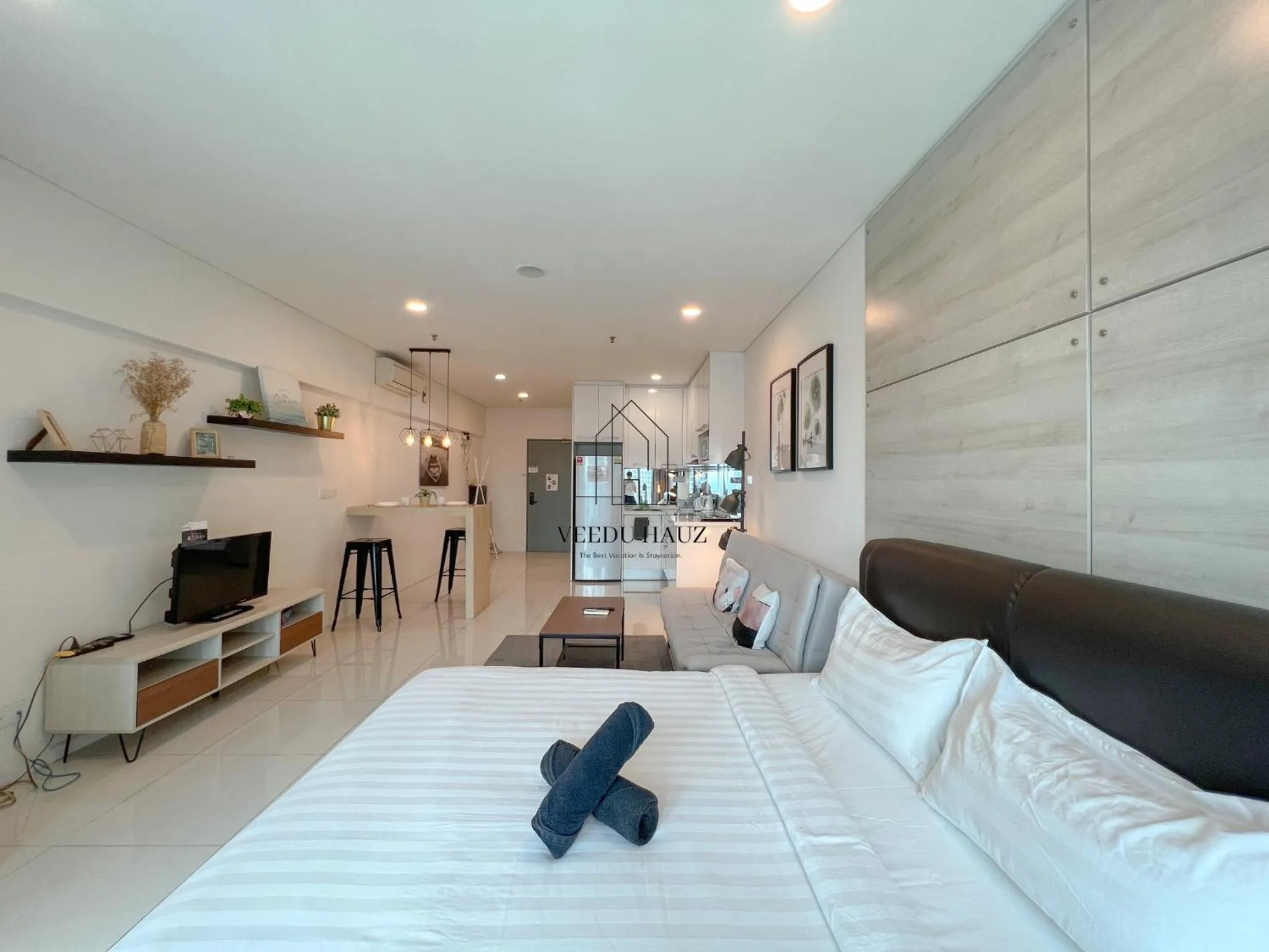 Photo of the whole room, Bed in Mercu Summer Suites KLCC by Veedu Hauz