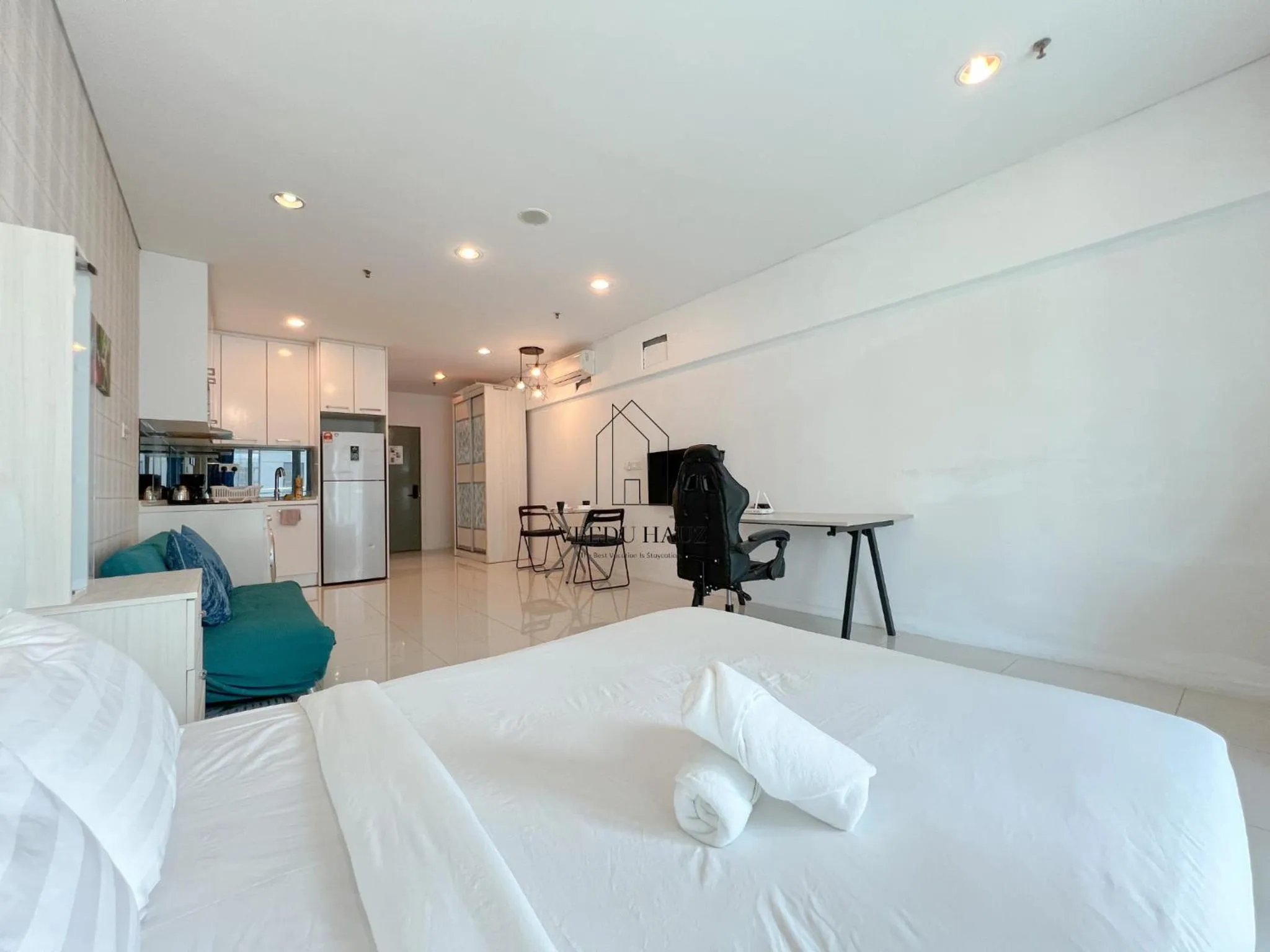 Photo of the whole room, Bed in Mercu Summer Suites KLCC by Veedu Hauz