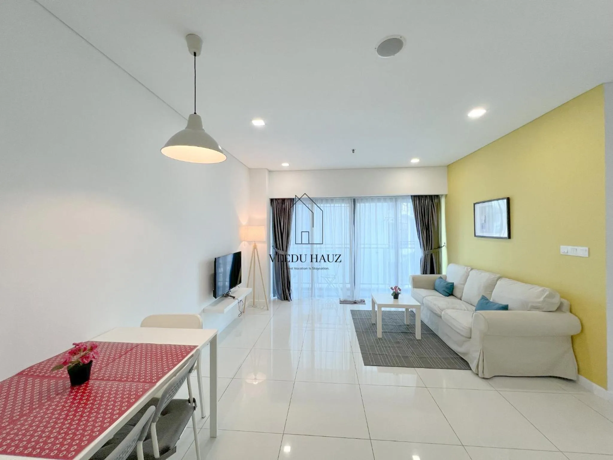 Living room in Mercu Summer Suites KLCC by Veedu Hauz