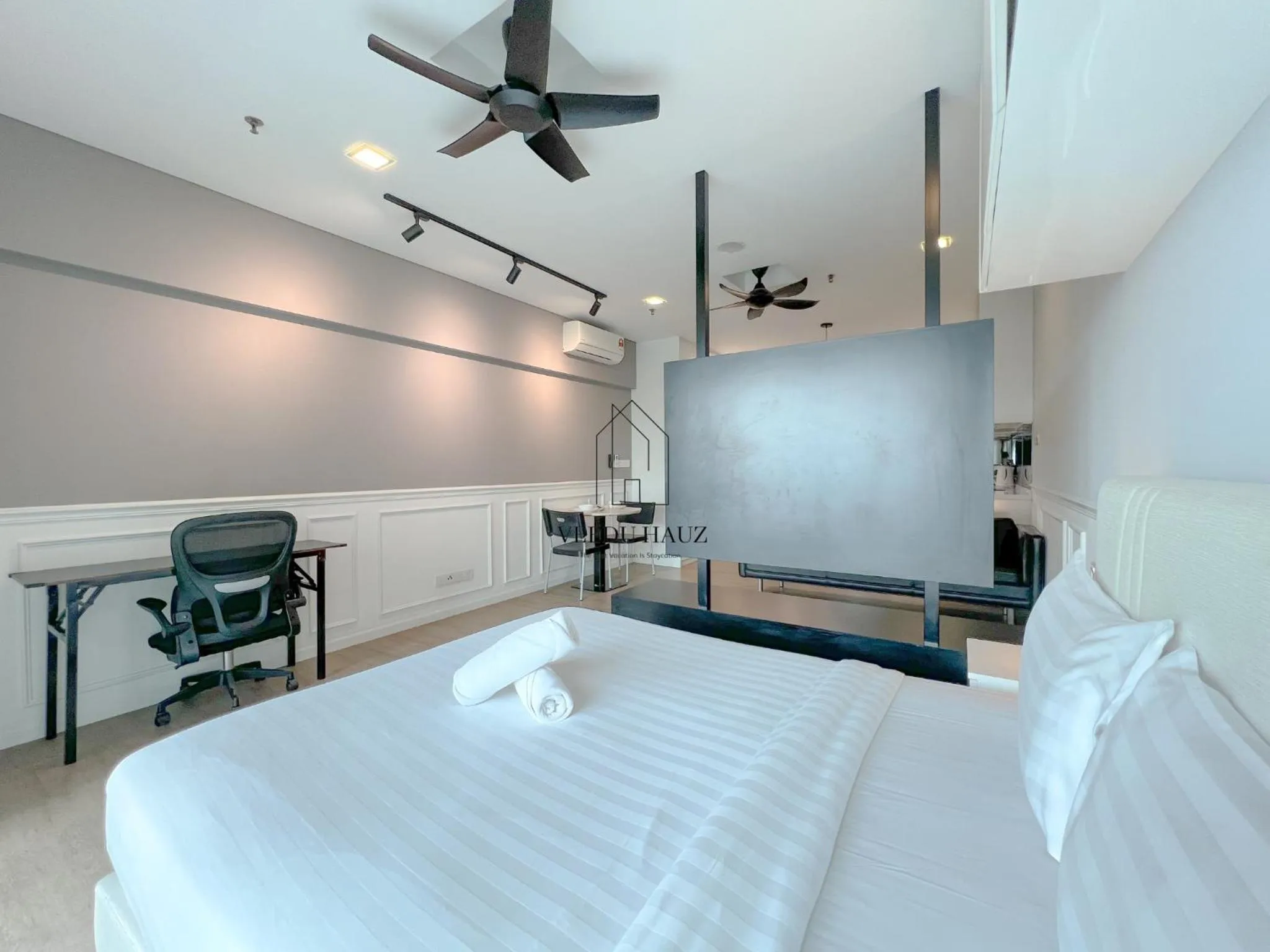 Photo of the whole room, Bed in Mercu Summer Suites KLCC by Veedu Hauz