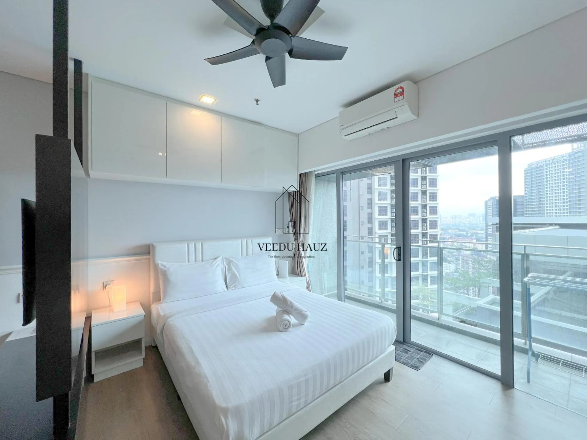 Bedroom, Bed in Mercu Summer Suites KLCC by Veedu Hauz