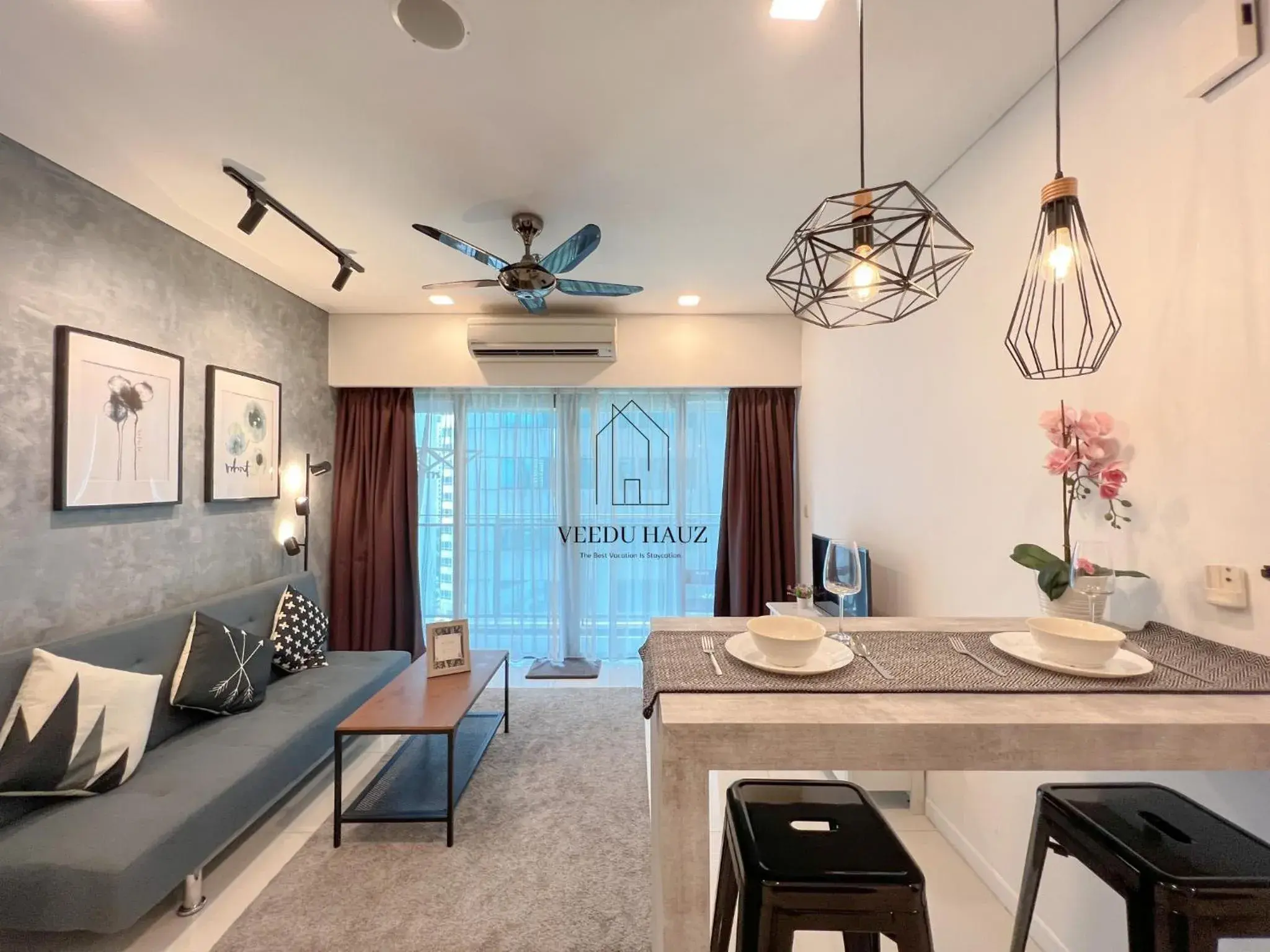 Living room in Mercu Summer Suites KLCC by Veedu Hauz Living room in Mercu Summer Suites KLCC by Veedu Hauz