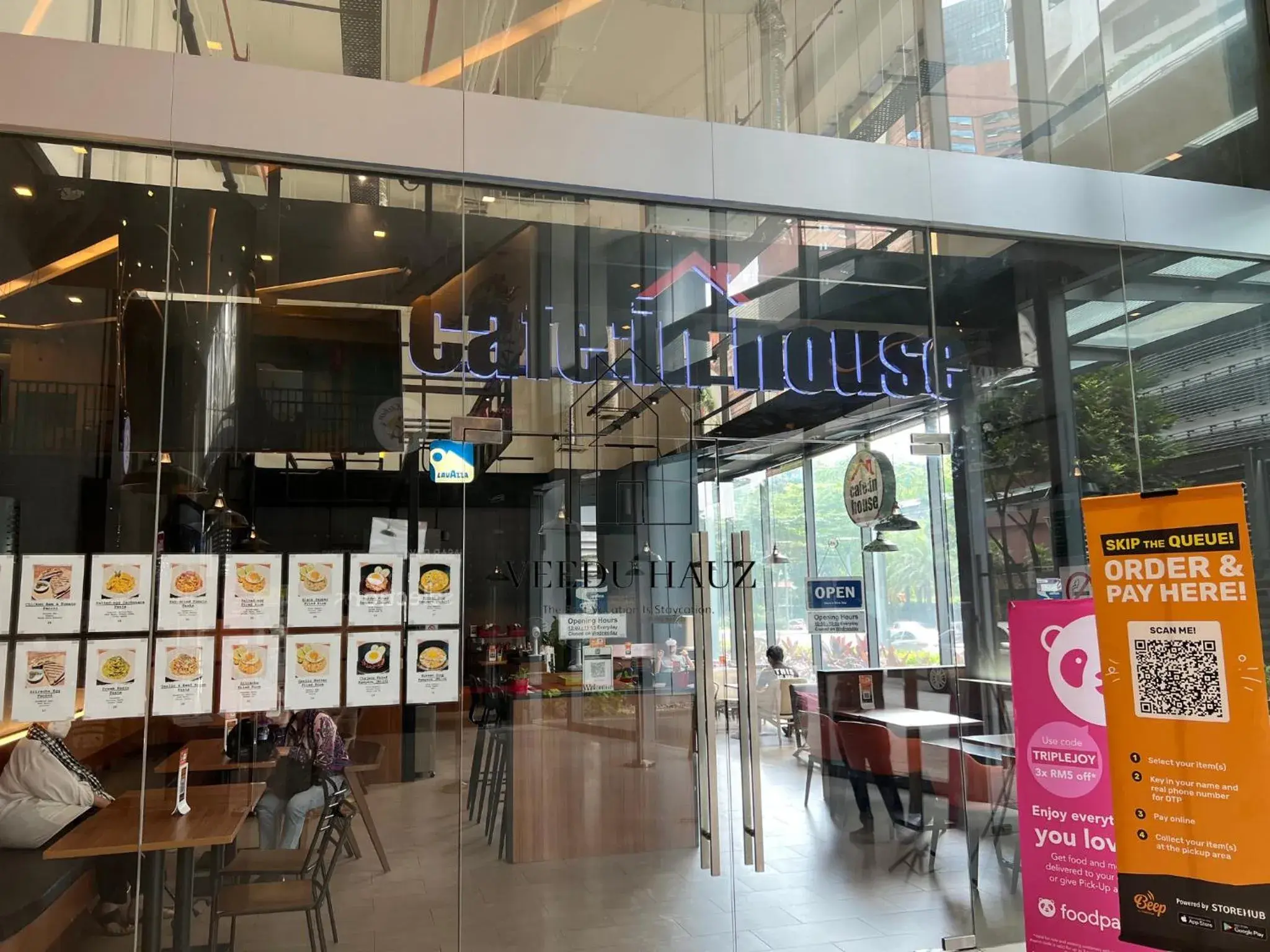 Restaurant/places to eat in Mercu Summer Suites KLCC by Veedu Hauz Restaurant/places to eat in Mercu Summer Suites KLCC by Veedu Hauz