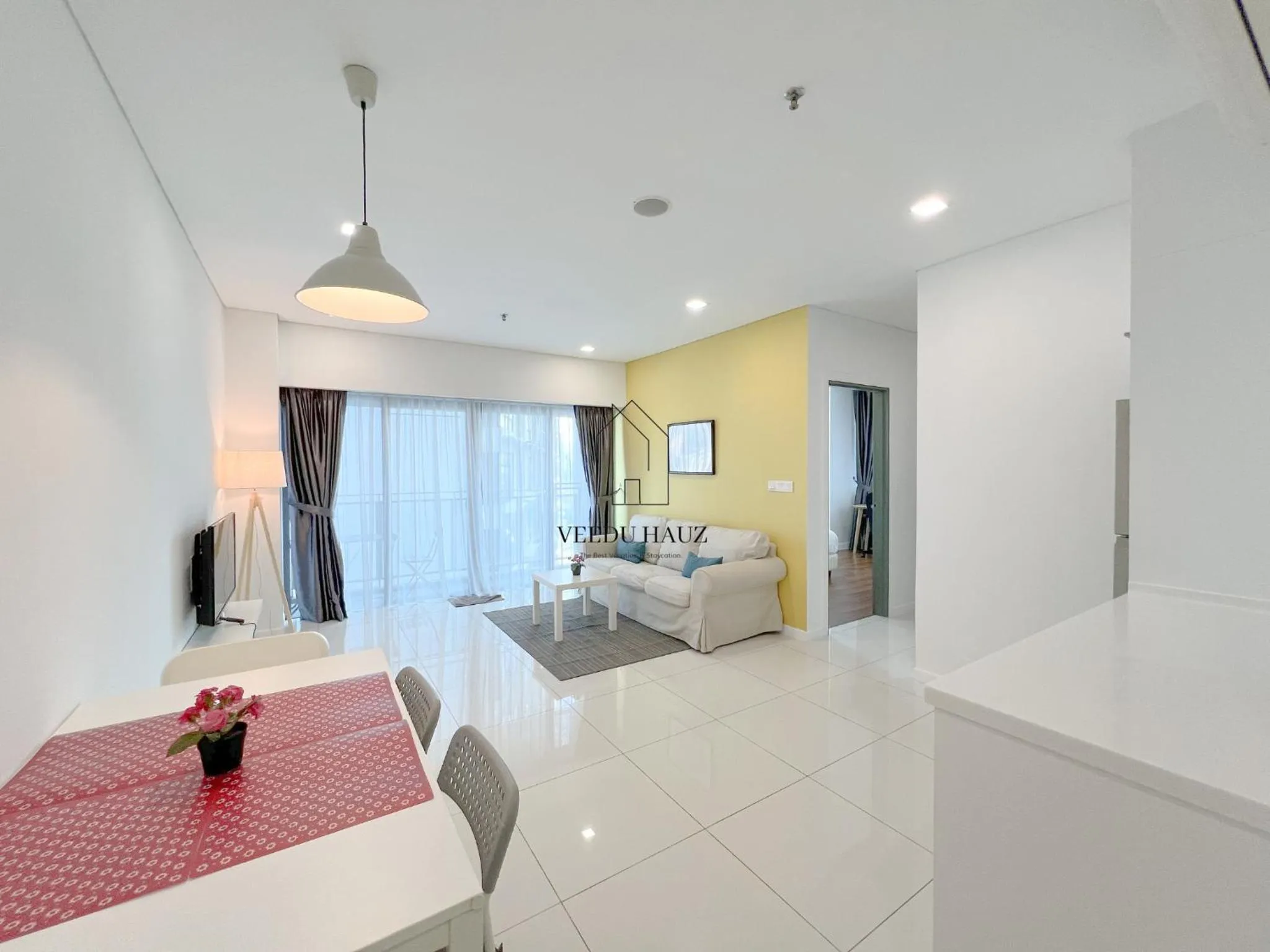 Seating area in Mercu Summer Suites KLCC by Veedu Hauz