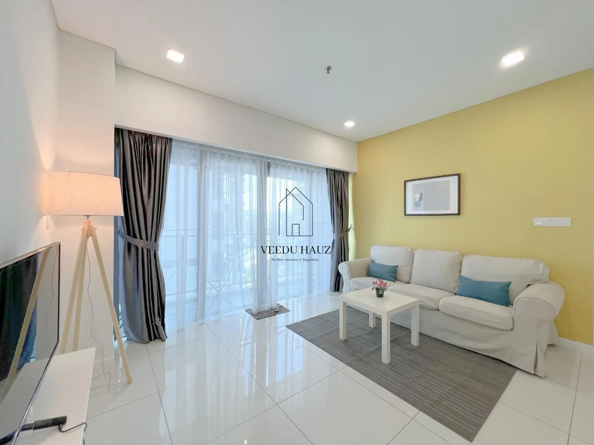 Living room in Mercu Summer Suites KLCC by Veedu Hauz